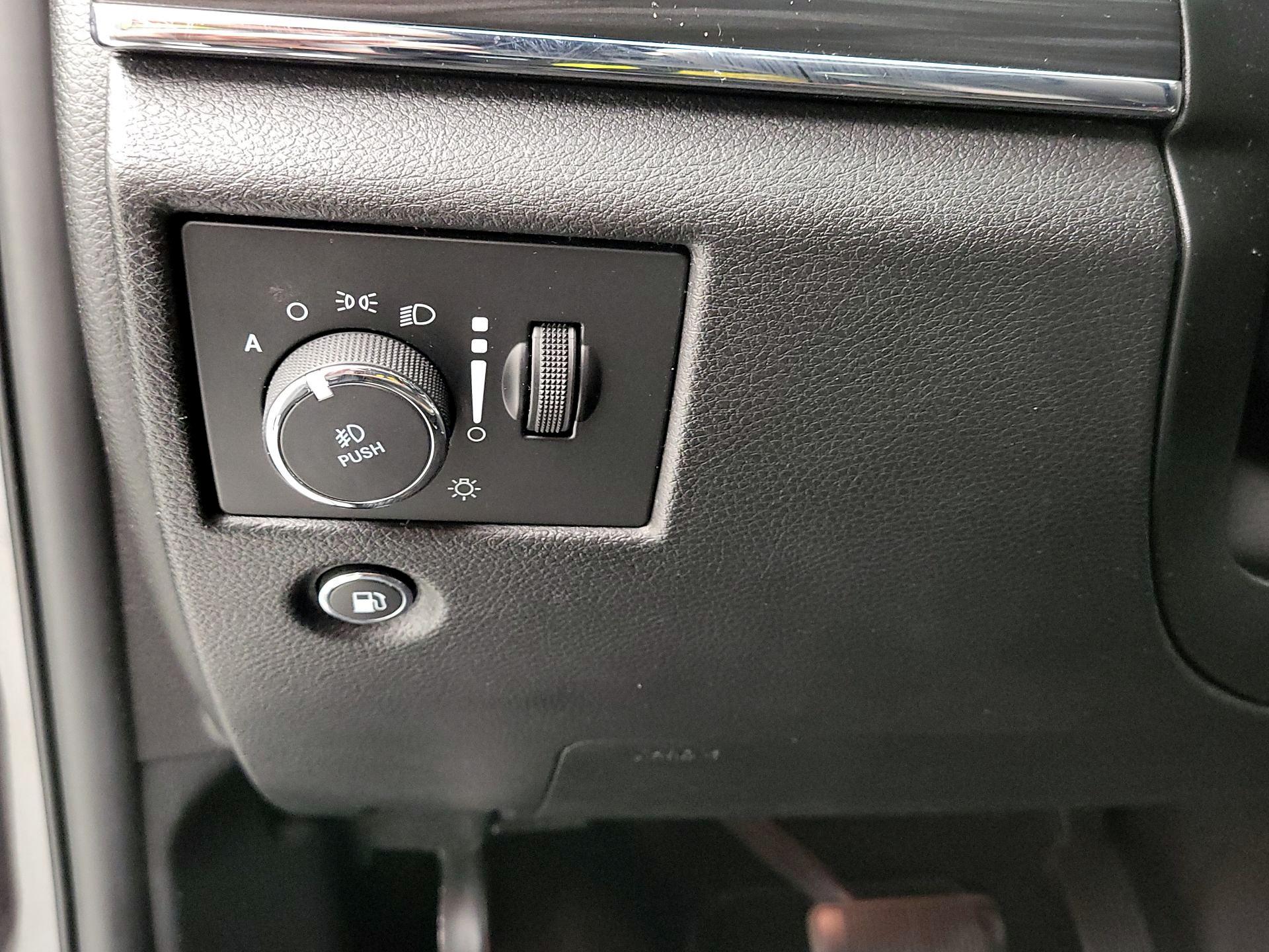 Thumbnail: 2020 Jeep Grand Cherokee - 13