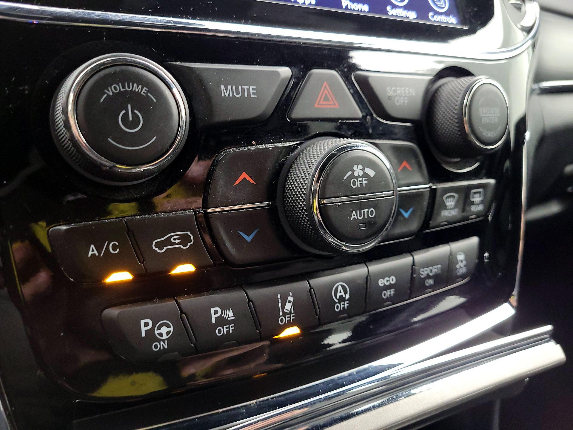 Thumbnail: 2020 Jeep Grand Cherokee - 17