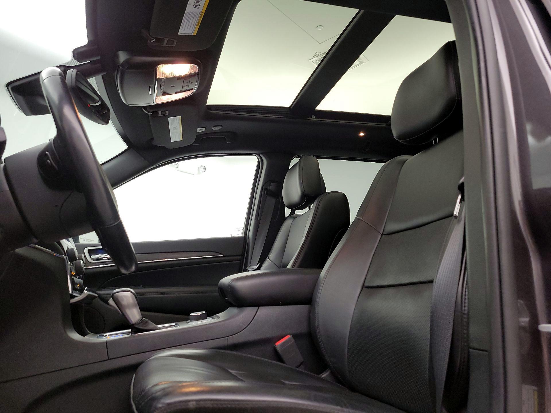 Thumbnail: 2020 Jeep Grand Cherokee - 20