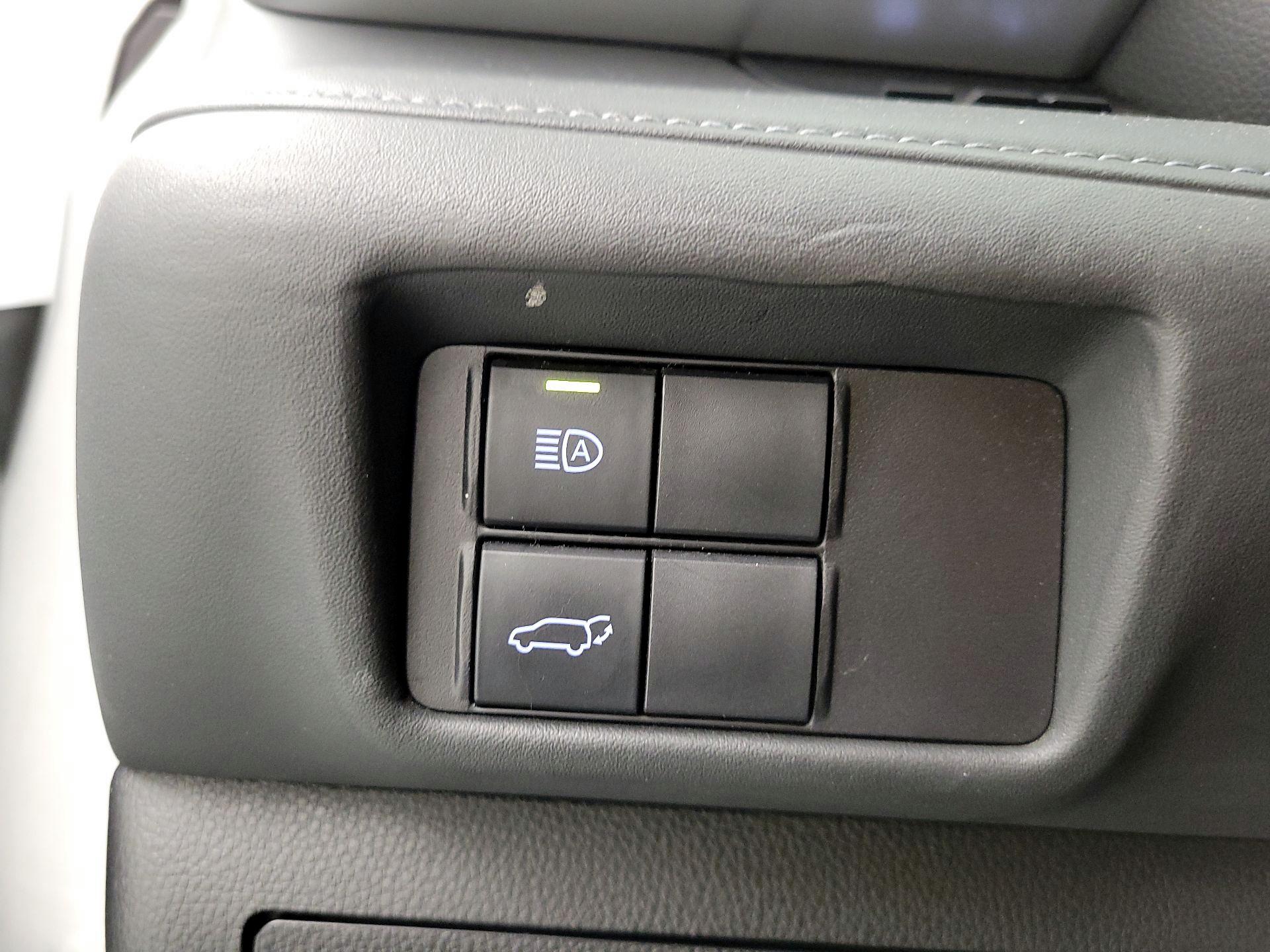 Thumbnail: 2020 Toyota Highlander - 13