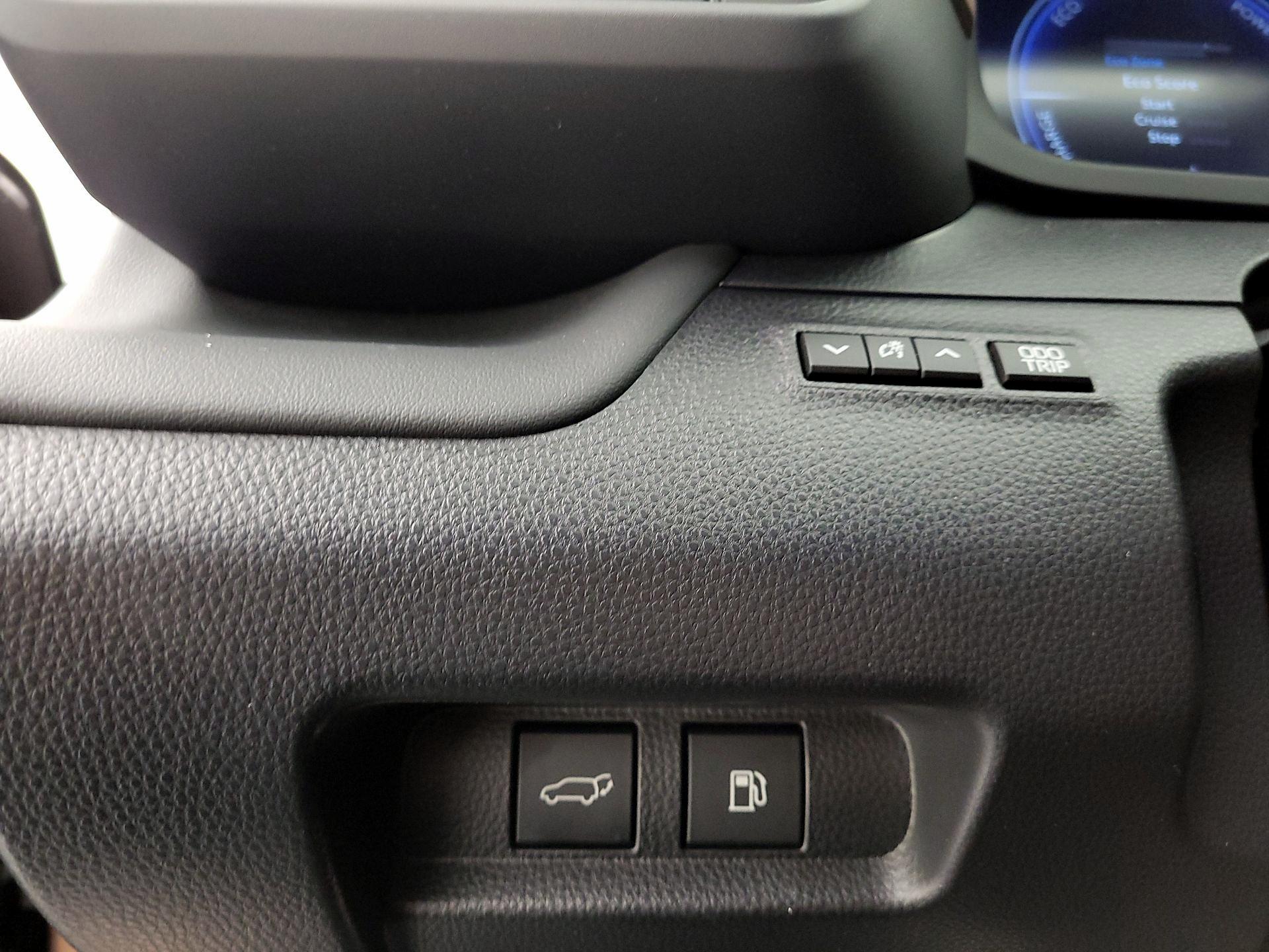 Thumbnail: 2025 Toyota Crown Signia - 13