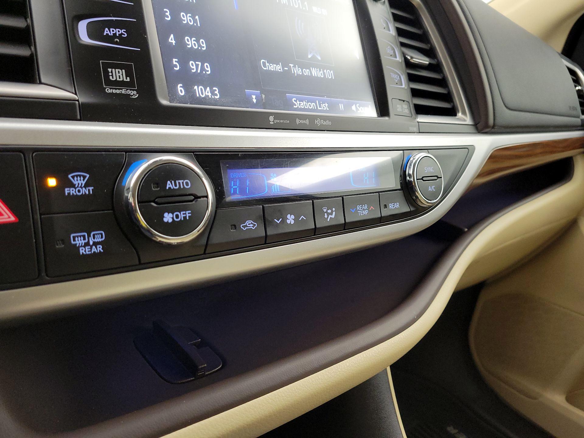 Thumbnail: 2017 Toyota Highlander - 17