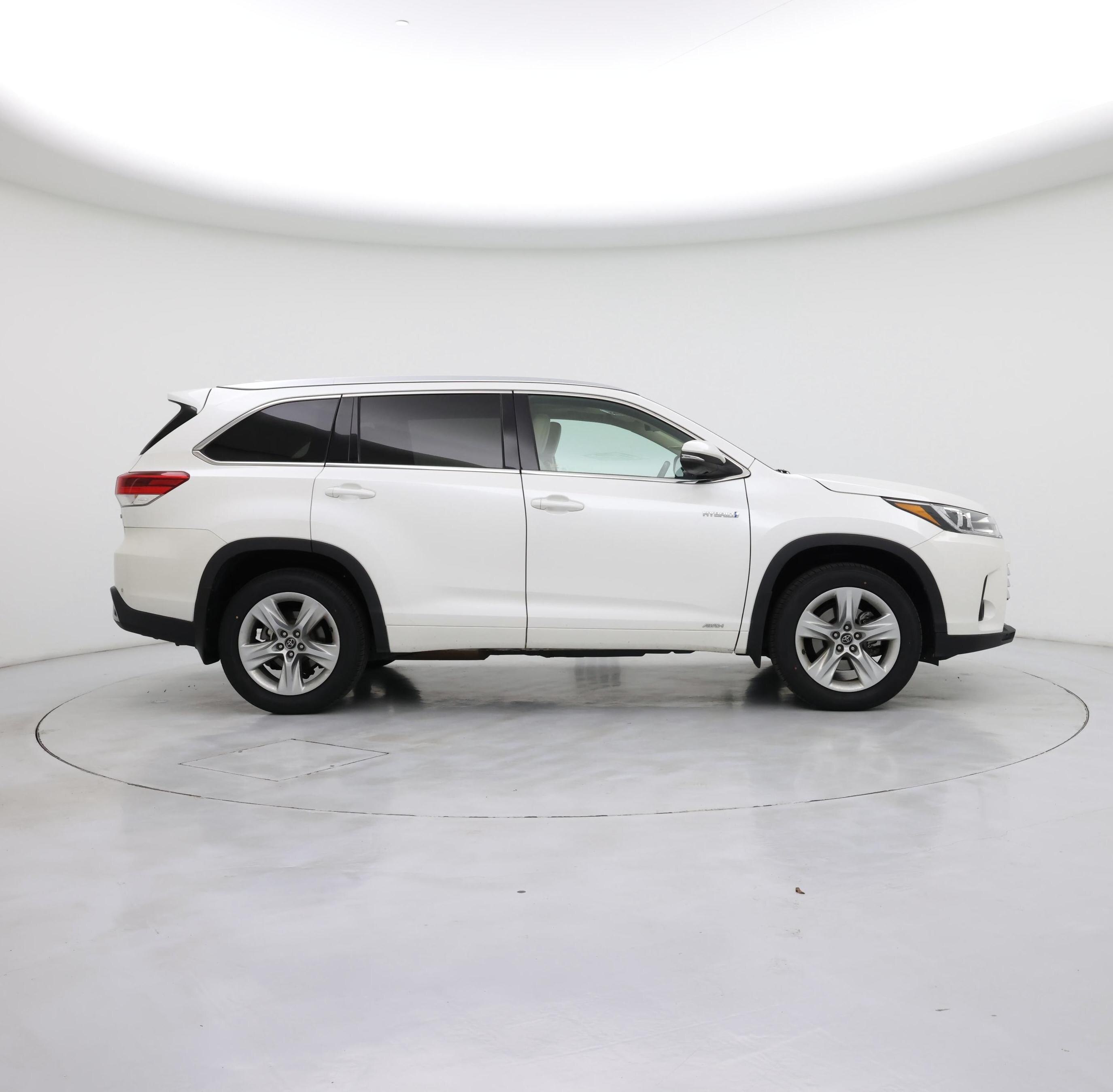 Thumbnail: 2017 Toyota Highlander - 7