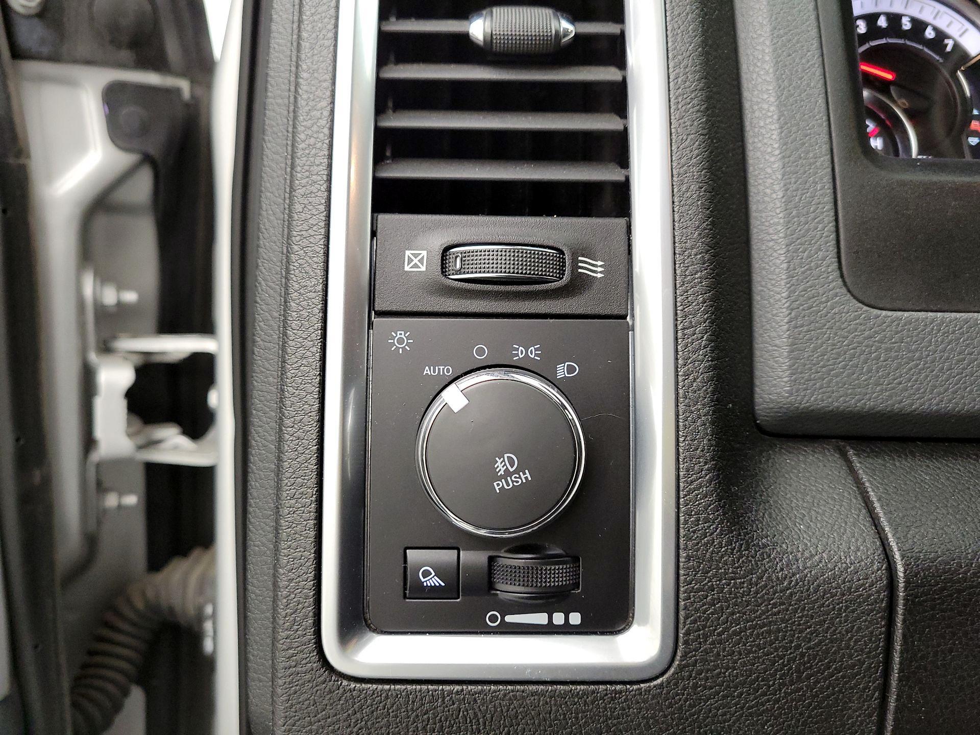 Thumbnail: 2019 RAM 1500 Classic - 13