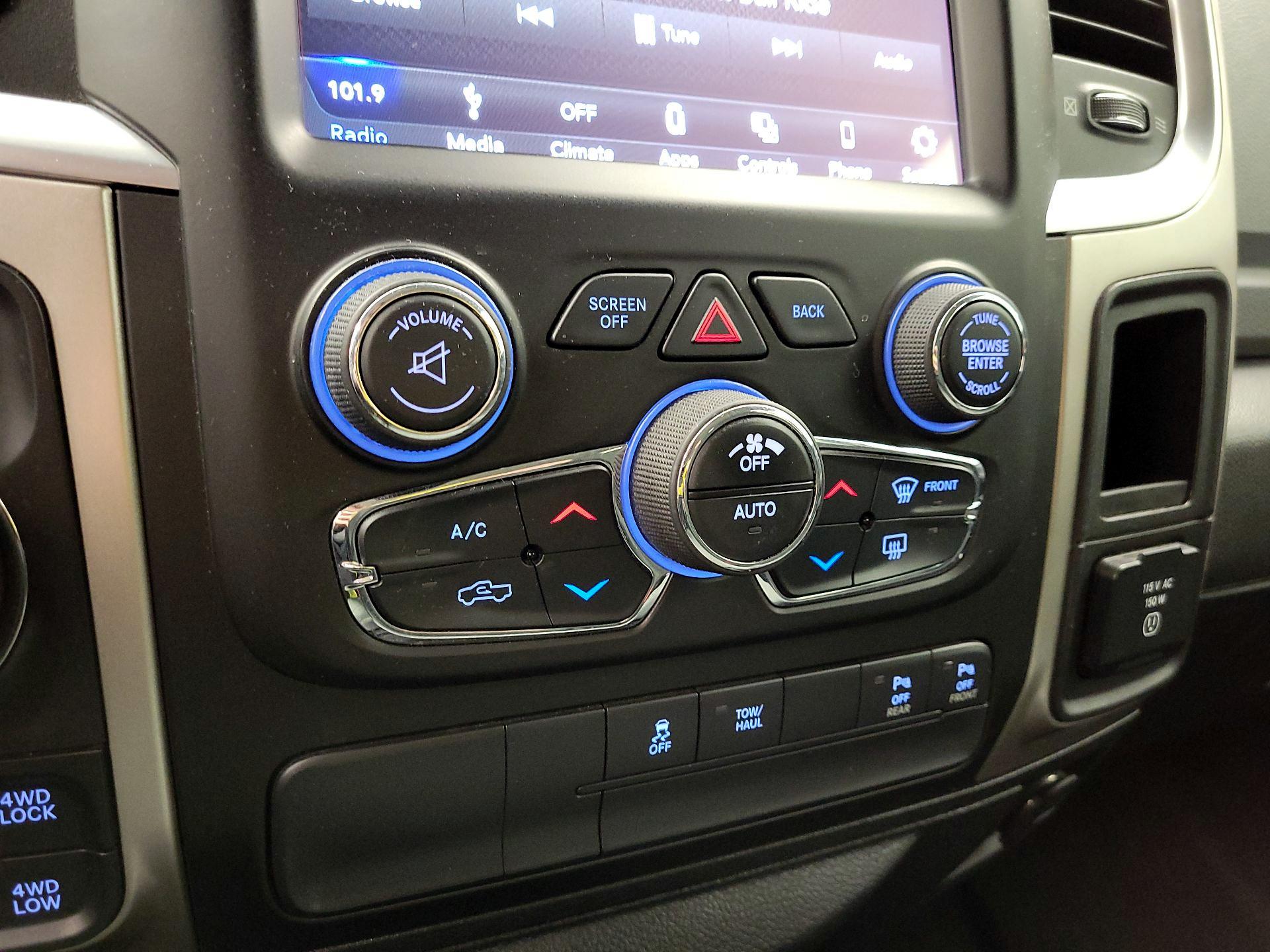 Thumbnail: 2019 RAM 1500 Classic - 16