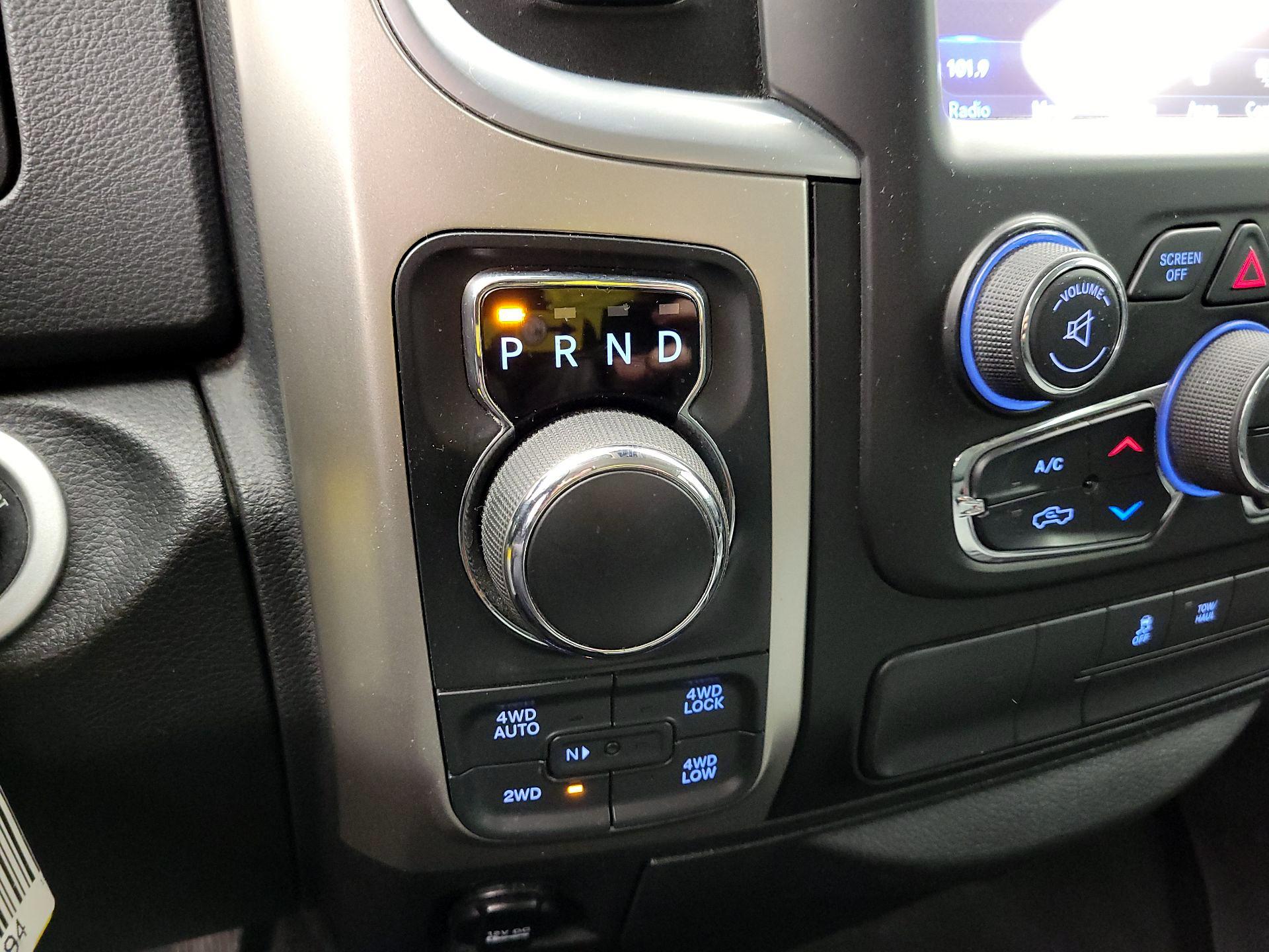 Thumbnail: 2019 RAM 1500 Classic - 17