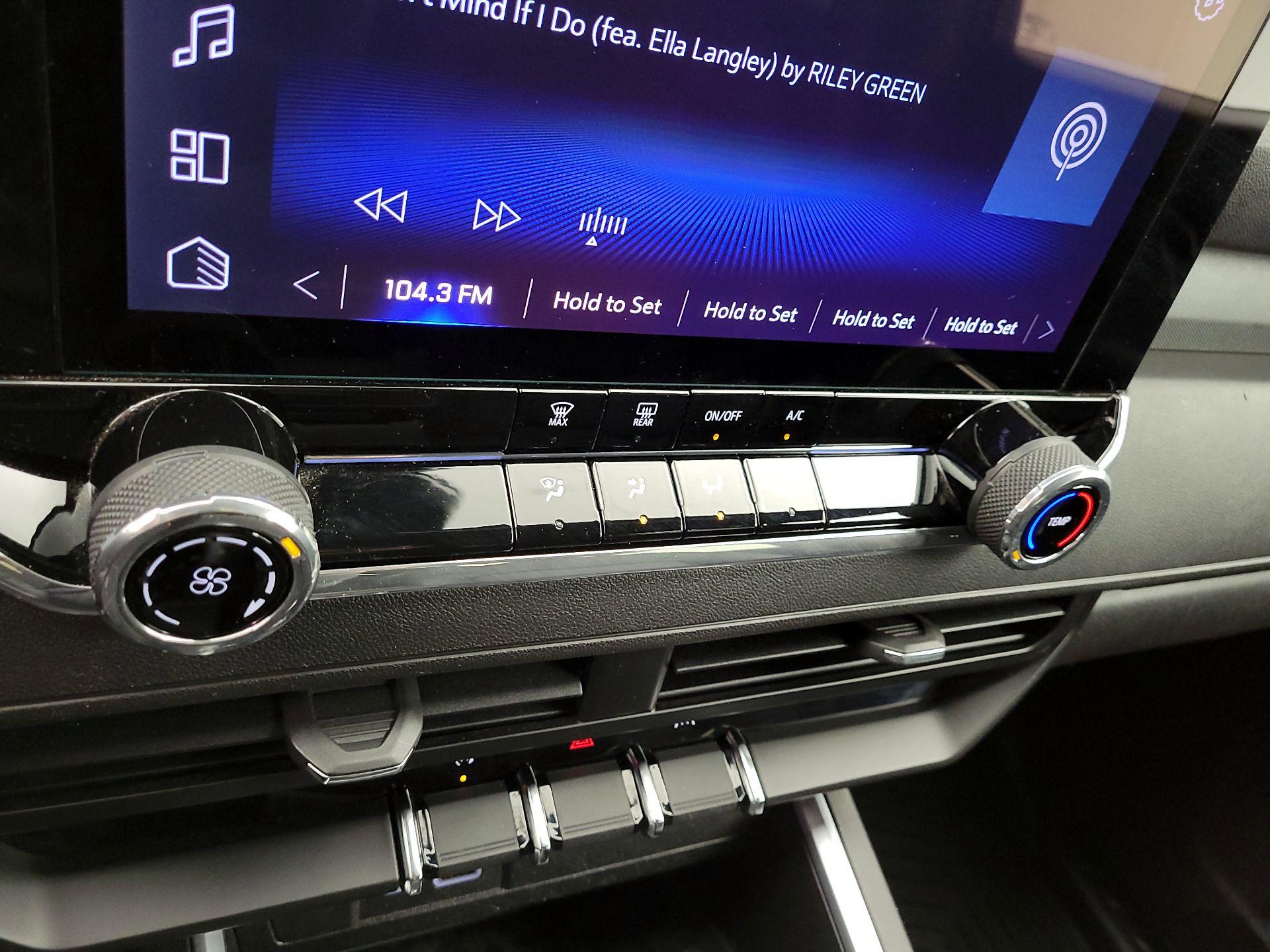 Thumbnail: 2024 Chevrolet Colorado - 16