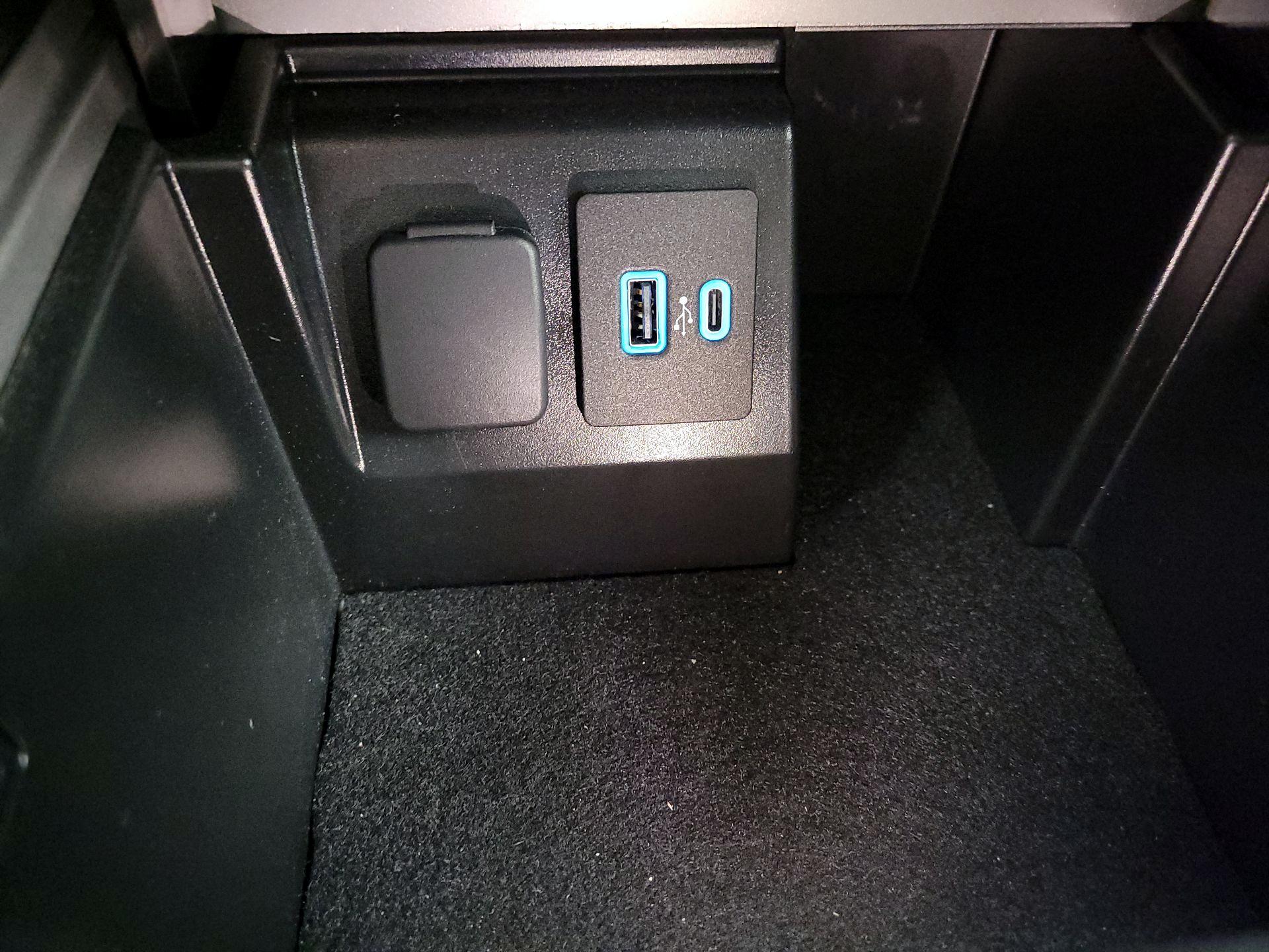 Thumbnail: 2023 Ford Explorer - 18