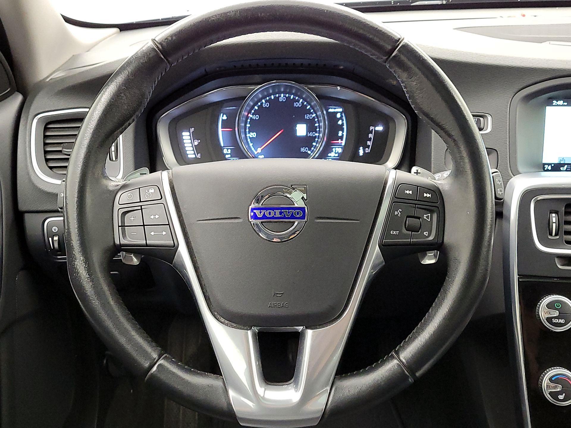 Thumbnail: 2016 Volvo V60 - 10