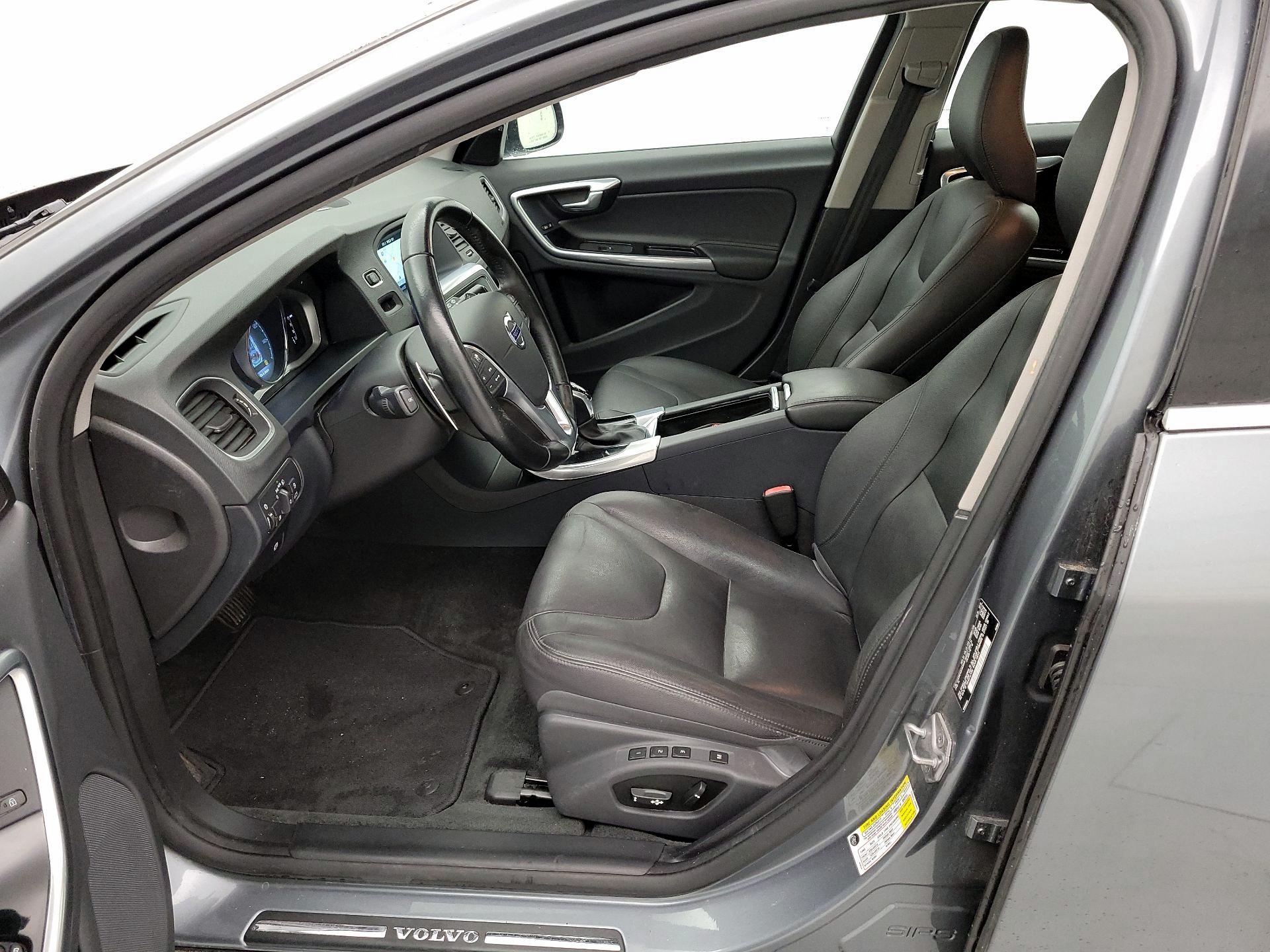 Thumbnail: 2016 Volvo V60 - 11