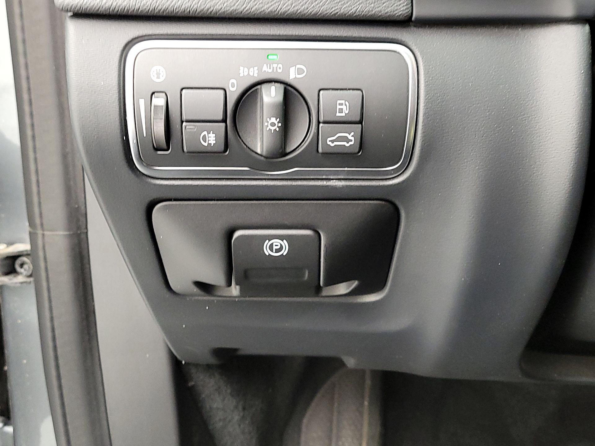 Thumbnail: 2016 Volvo V60 - 13