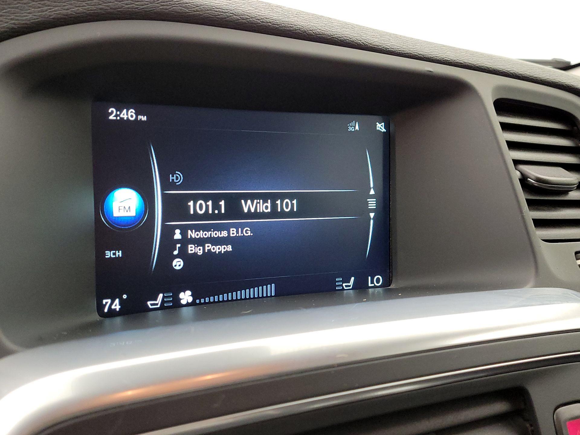 Thumbnail: 2016 Volvo V60 - 16