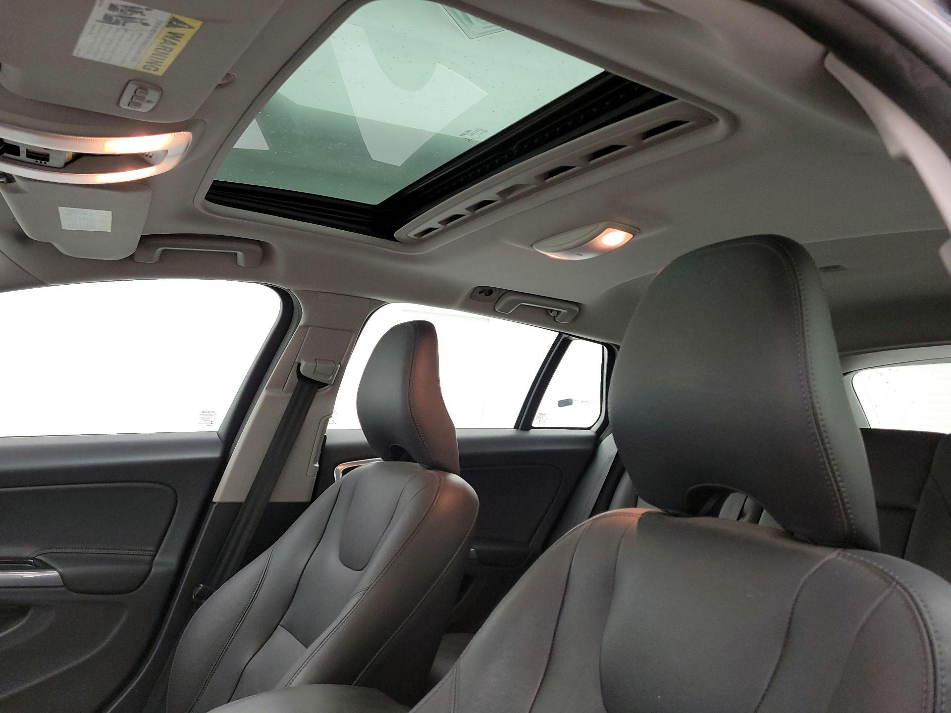 Thumbnail: 2016 Volvo V60 - 20