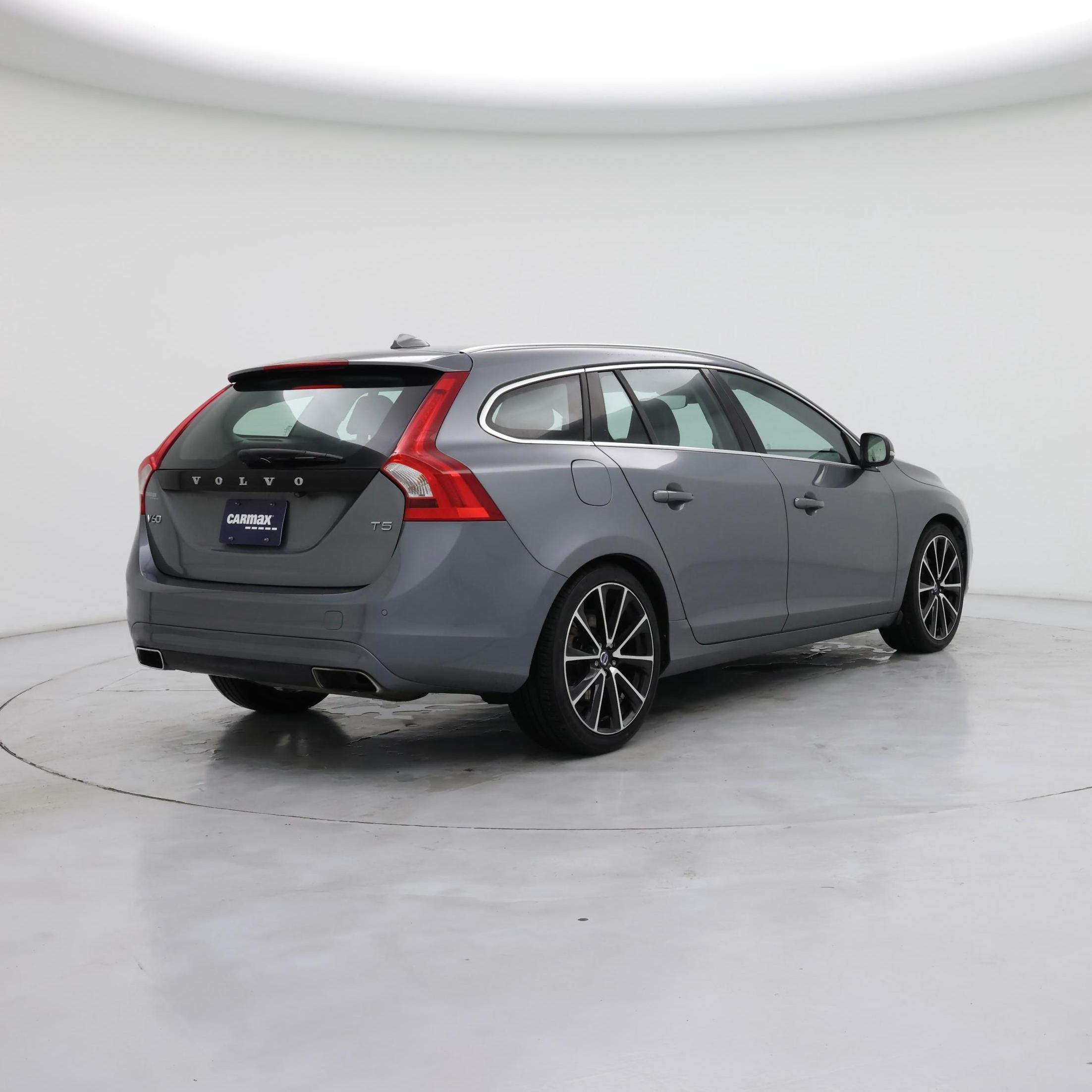 Thumbnail: 2016 Volvo V60 - 8