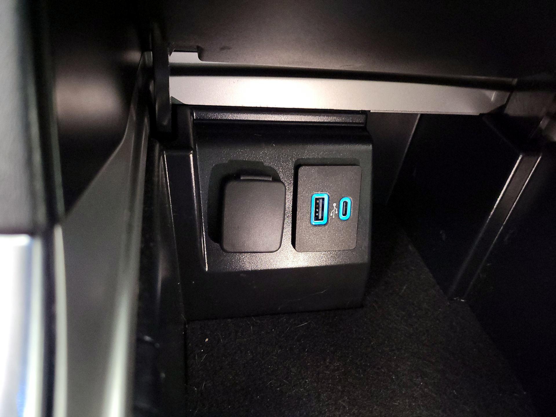 Thumbnail: 2022 Ford Explorer - 19