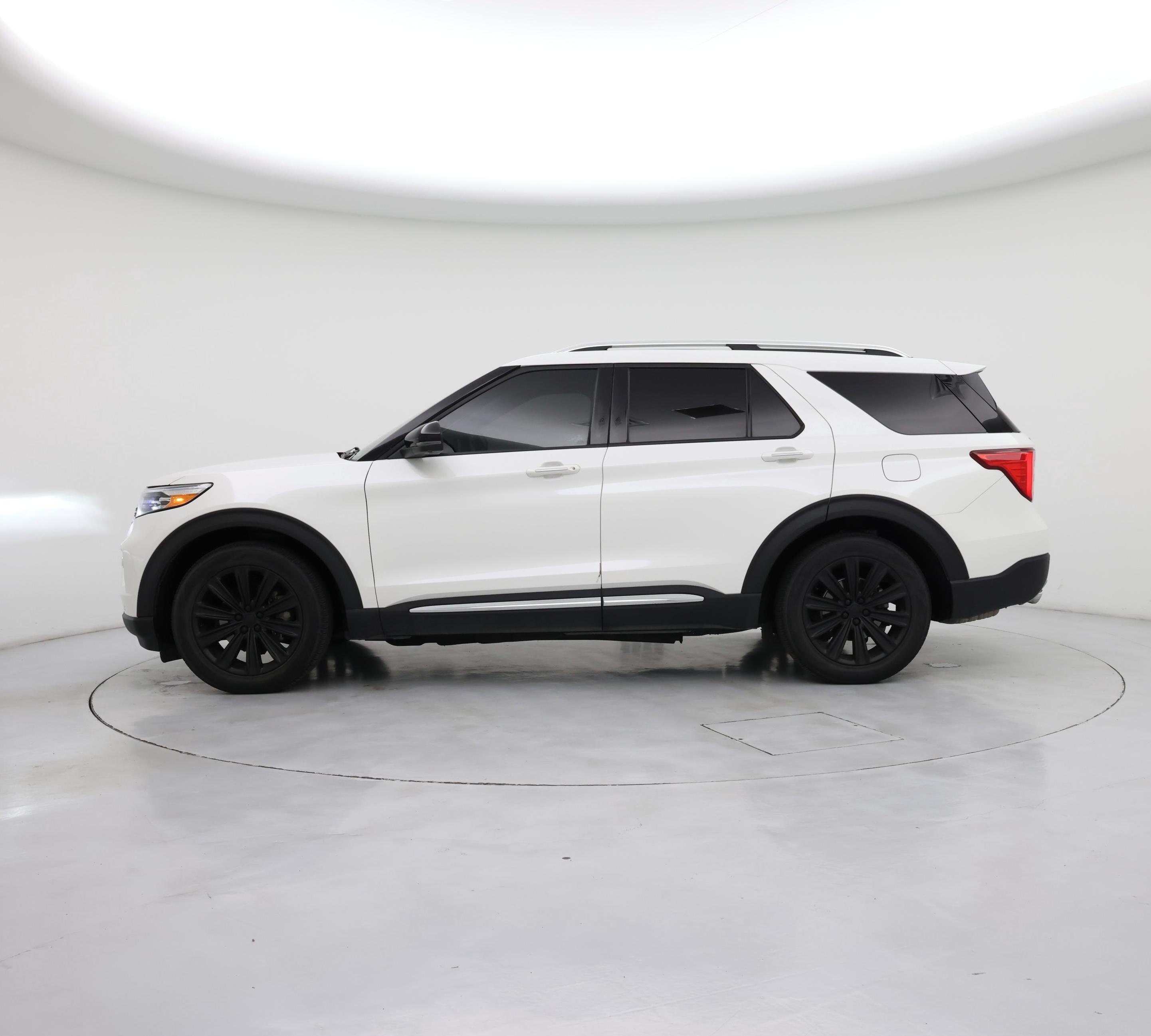 Thumbnail: 2022 Ford Explorer - 3