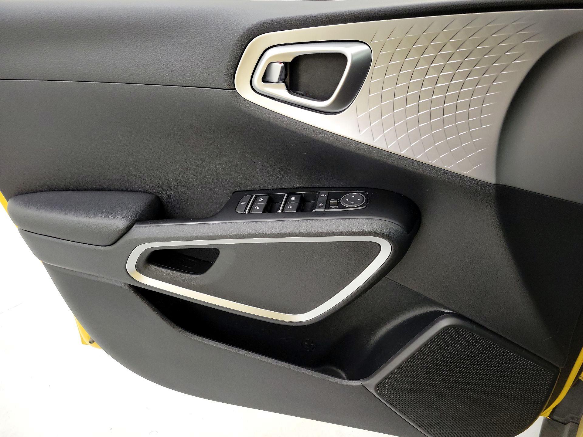 Thumbnail: 2020 Kia Soul - 12