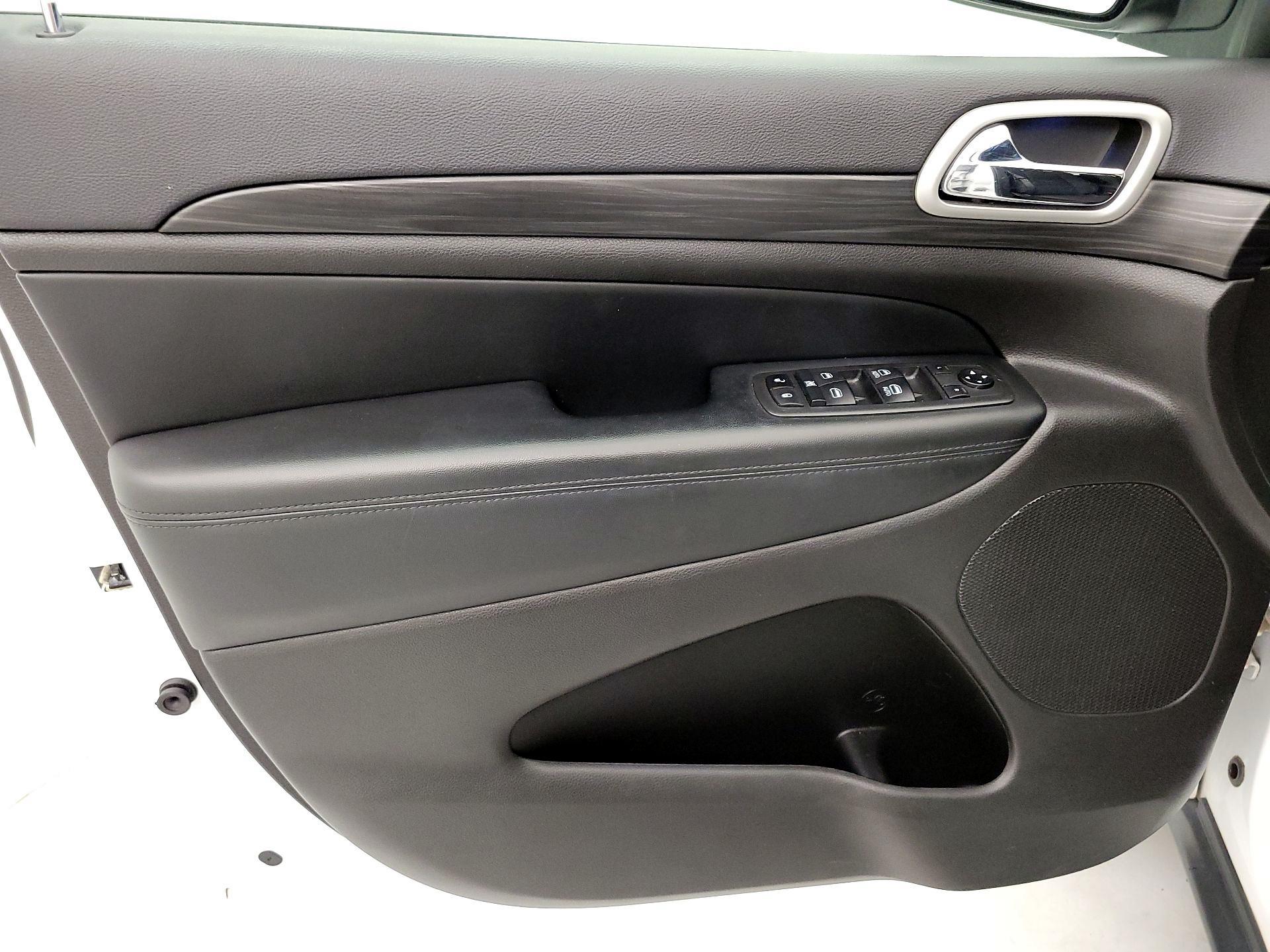 Thumbnail: 2021 Jeep Grand Cherokee - 12