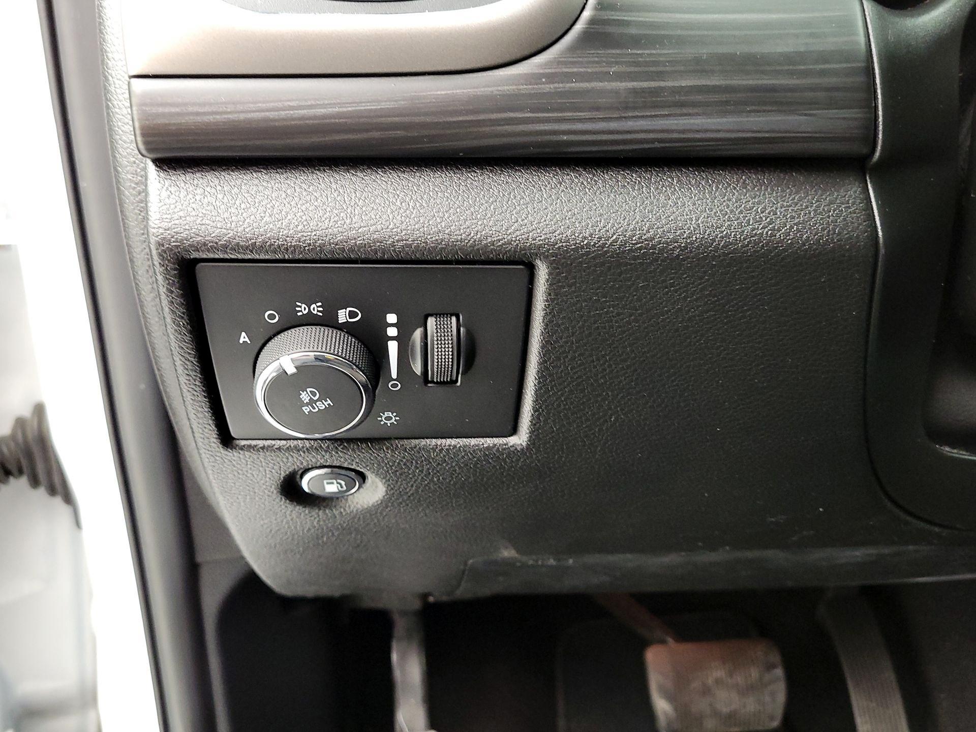 Thumbnail: 2021 Jeep Grand Cherokee - 13