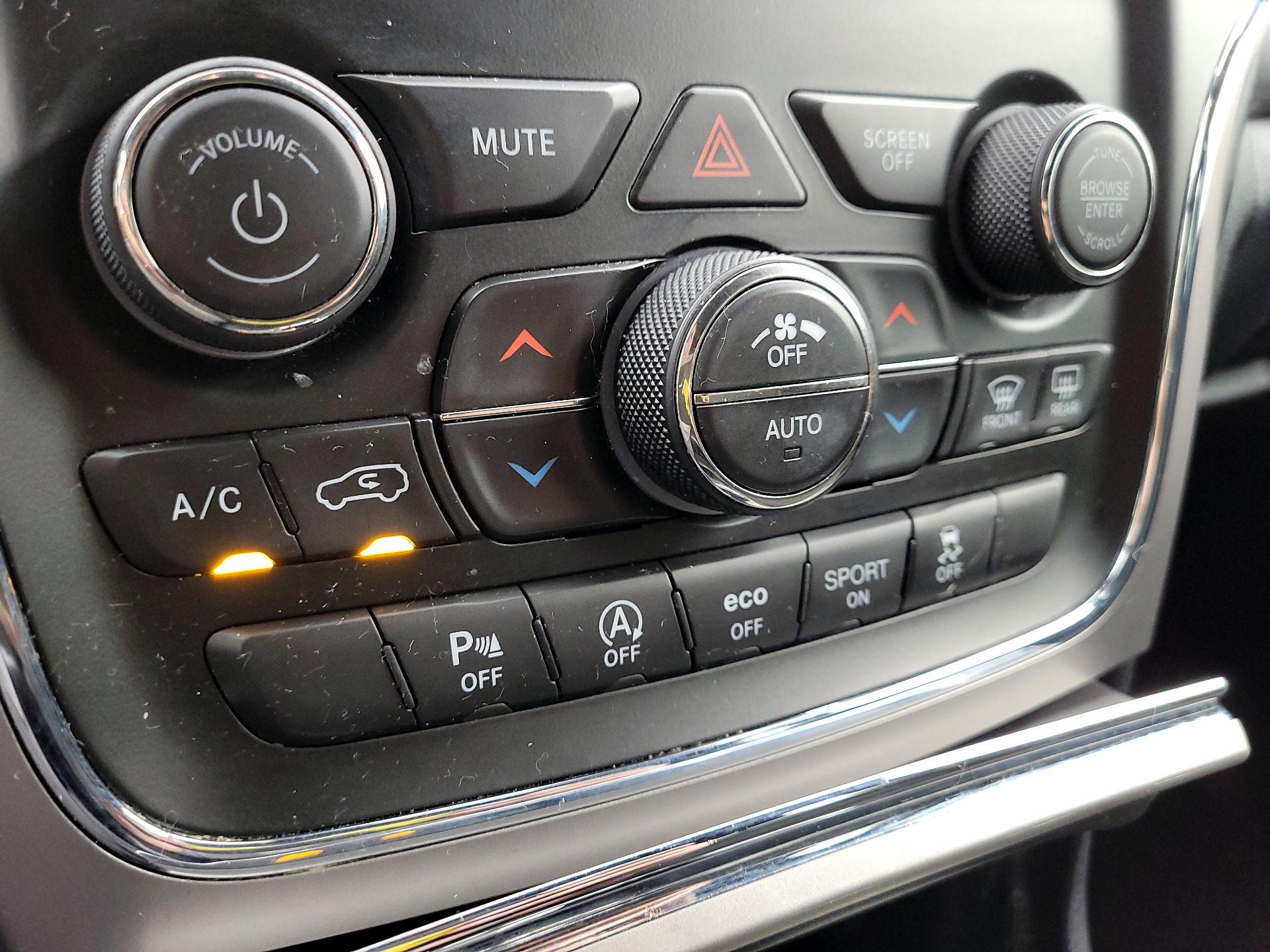 Thumbnail: 2021 Jeep Grand Cherokee - 16