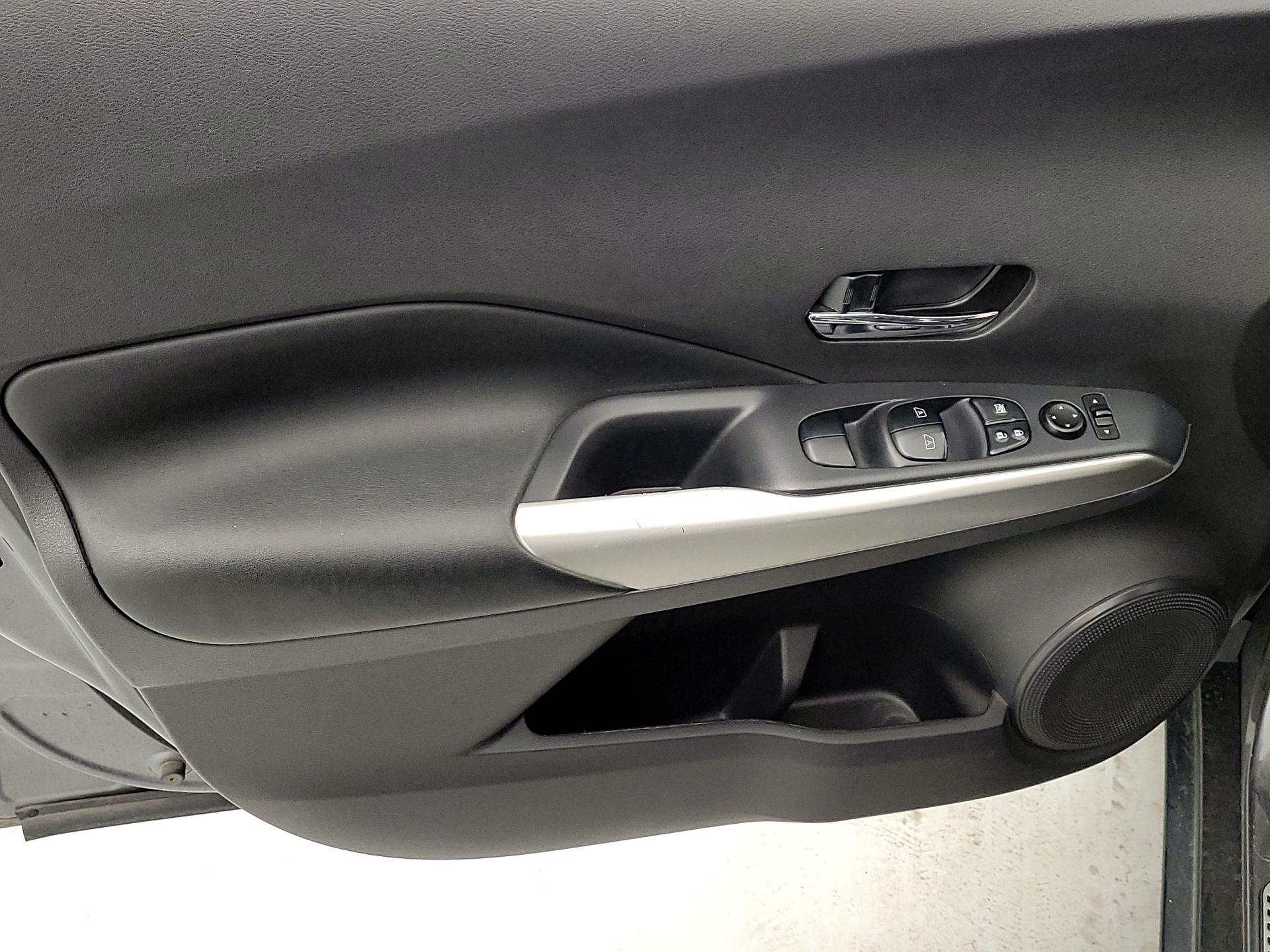 Thumbnail: 2019 Nissan Kicks - 12