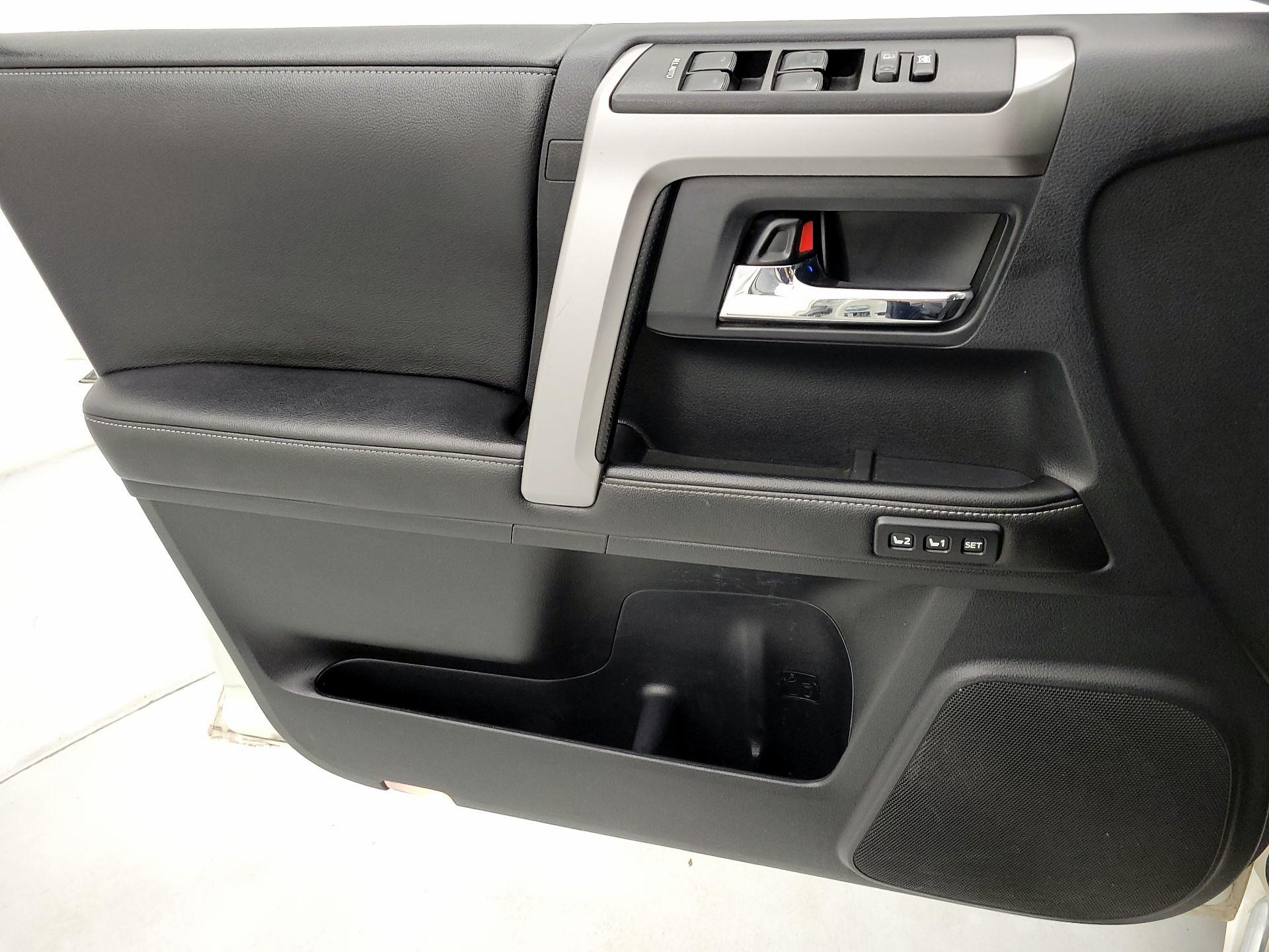 Thumbnail: 2014 Toyota 4Runner - 12