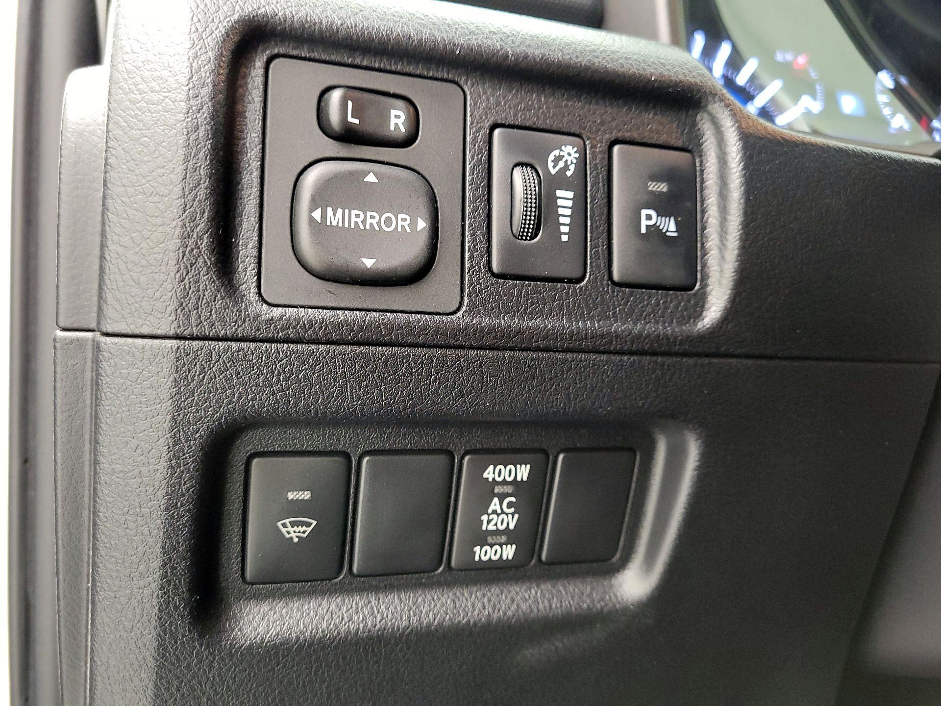 Thumbnail: 2014 Toyota 4Runner - 13