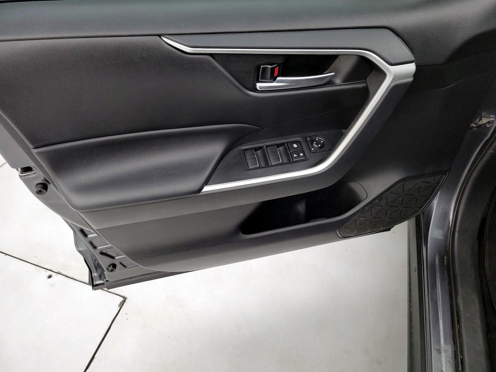 Thumbnail: 2021 Toyota RAV4 - 12