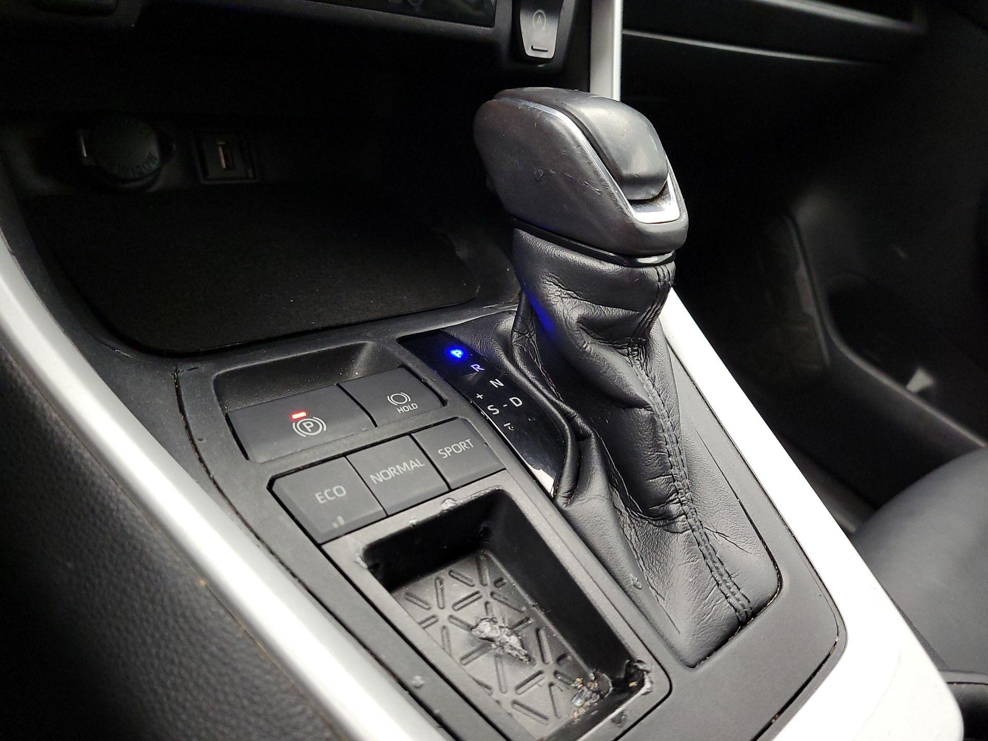 Thumbnail: 2021 Toyota RAV4 - 17