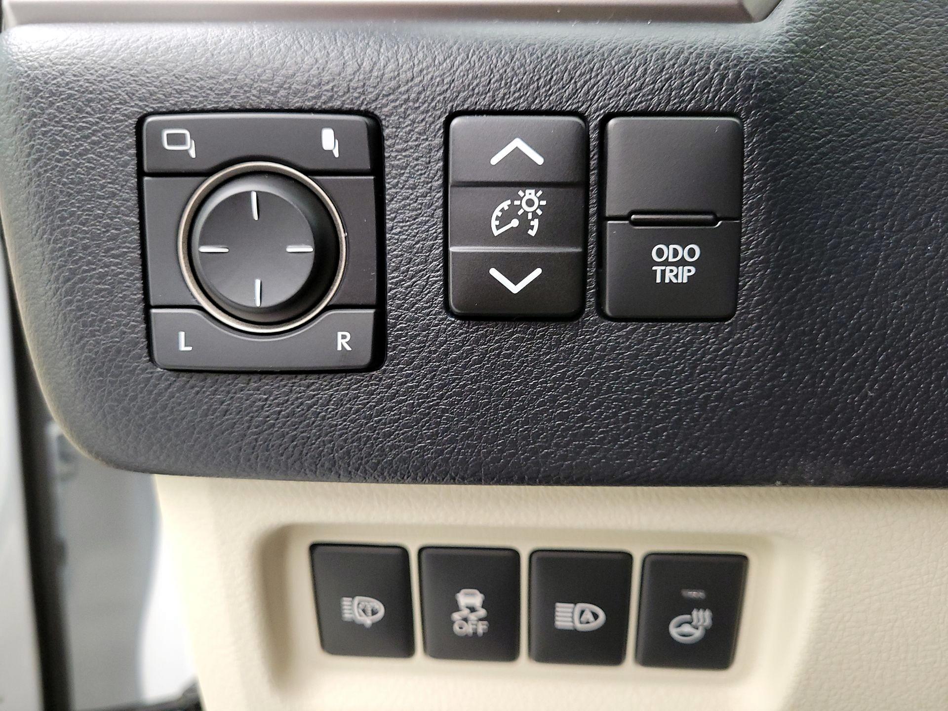 Thumbnail: 2022 Lexus GX - 13