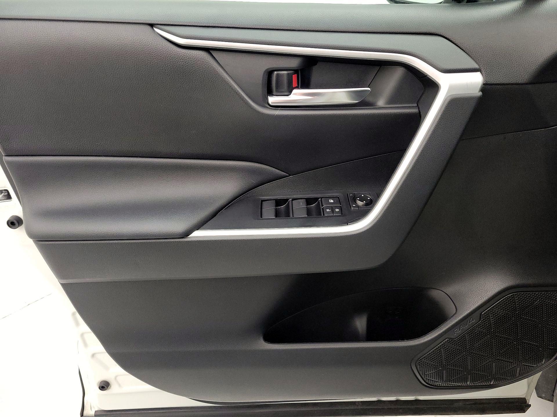 Thumbnail: 2021 Toyota RAV4 - 12