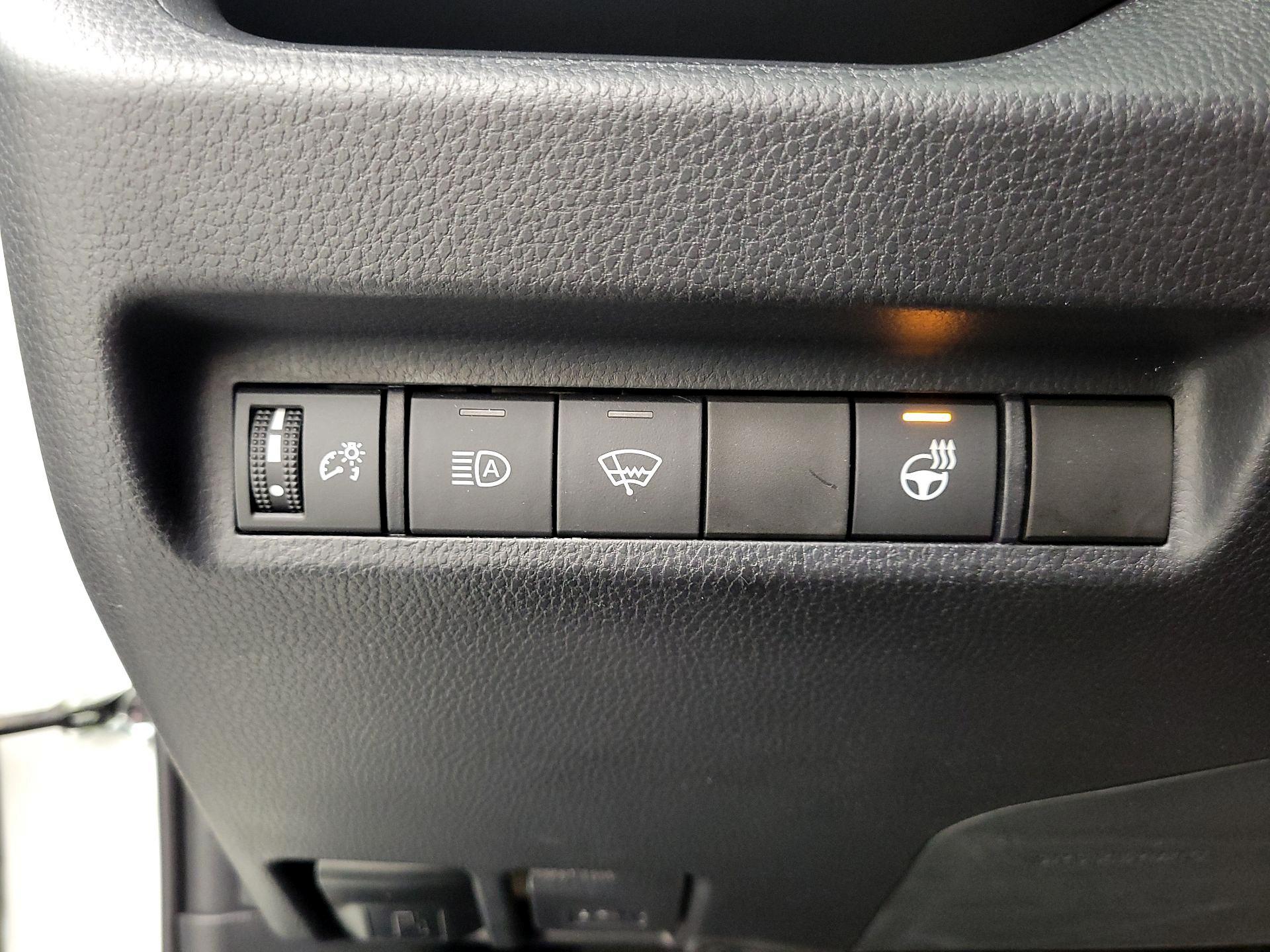 Thumbnail: 2021 Toyota RAV4 - 13