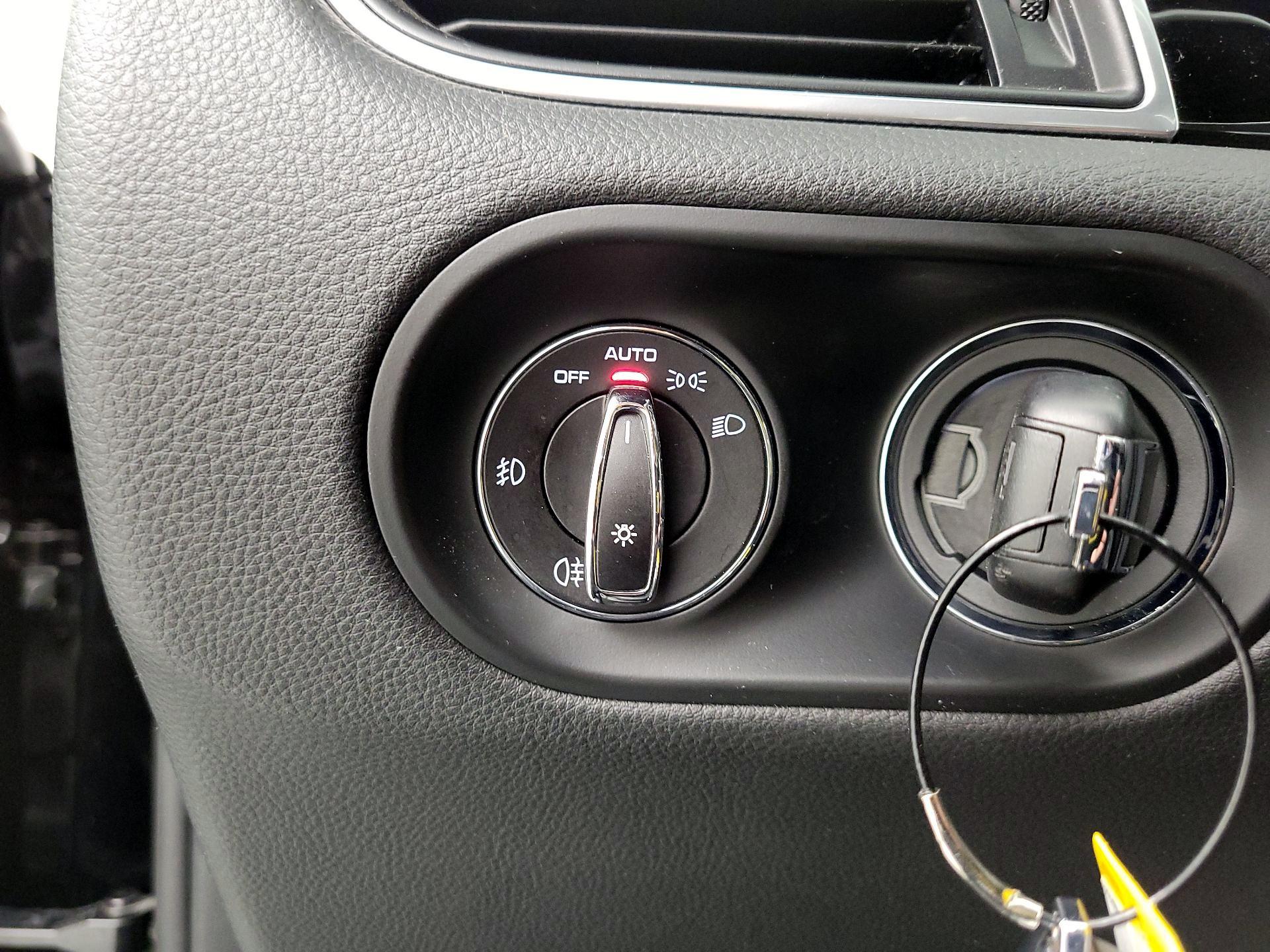 Thumbnail: 2018 Porsche Macan - 13