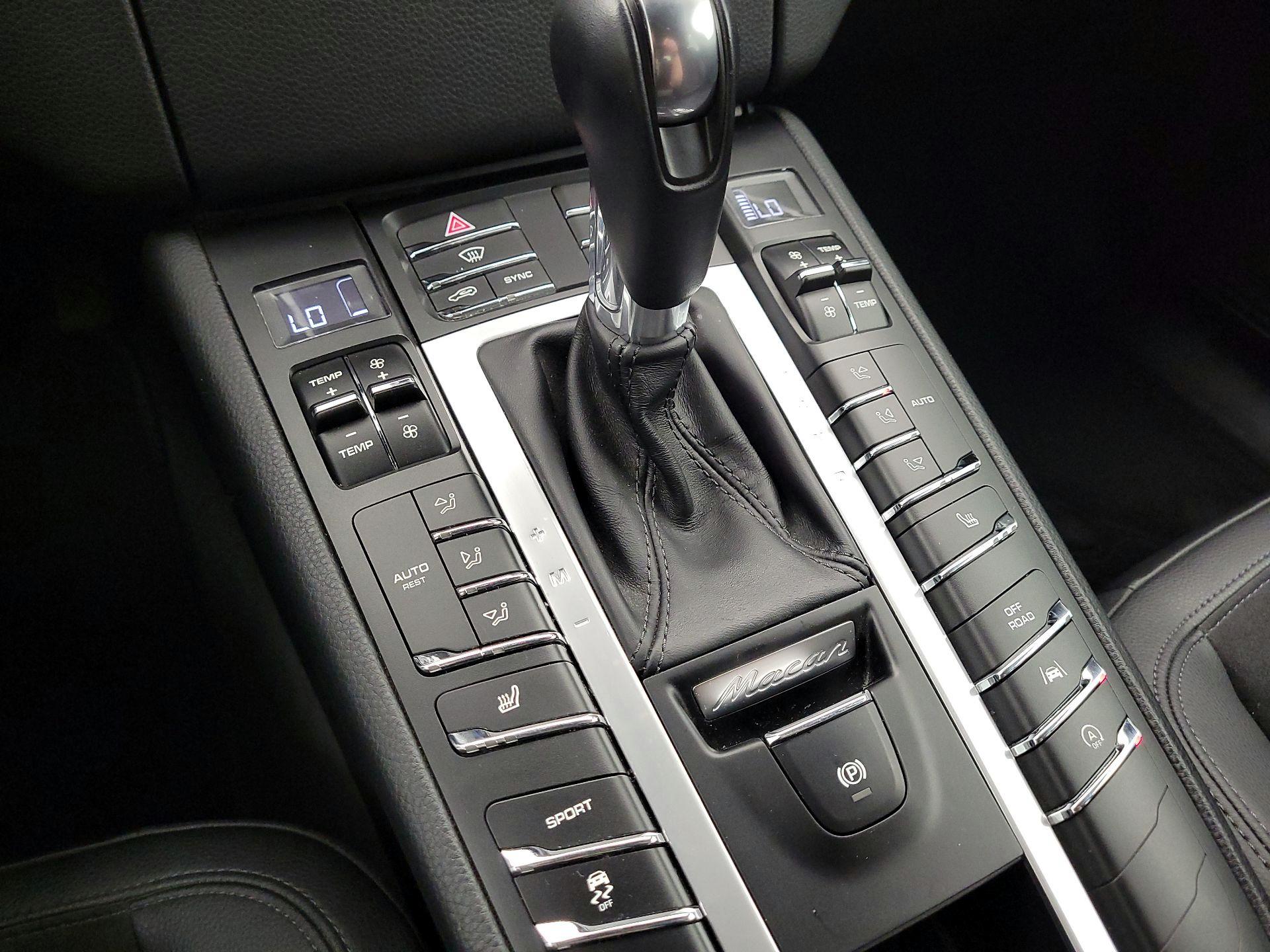 Thumbnail: 2018 Porsche Macan - 16