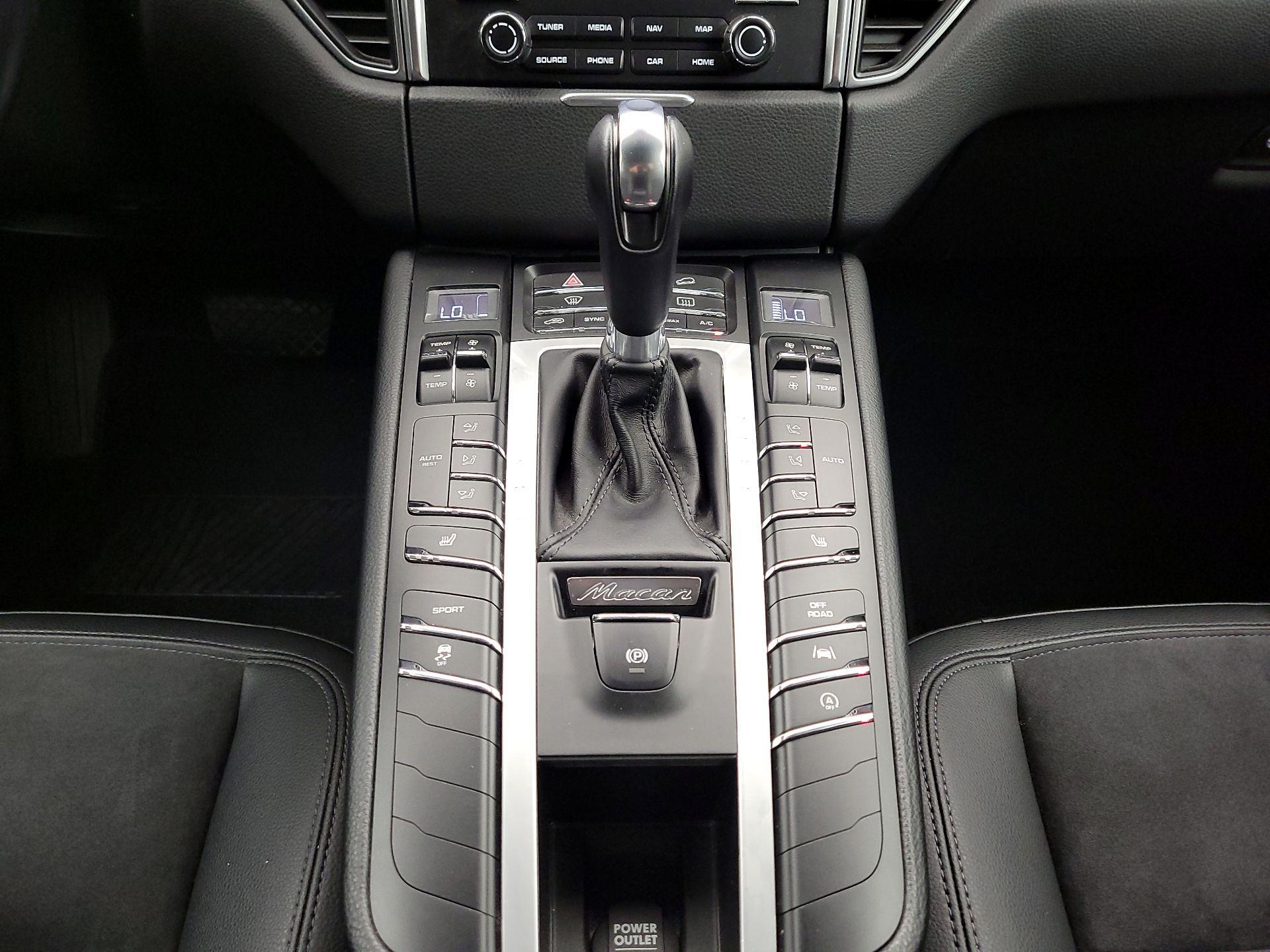 Thumbnail: 2018 Porsche Macan - 17