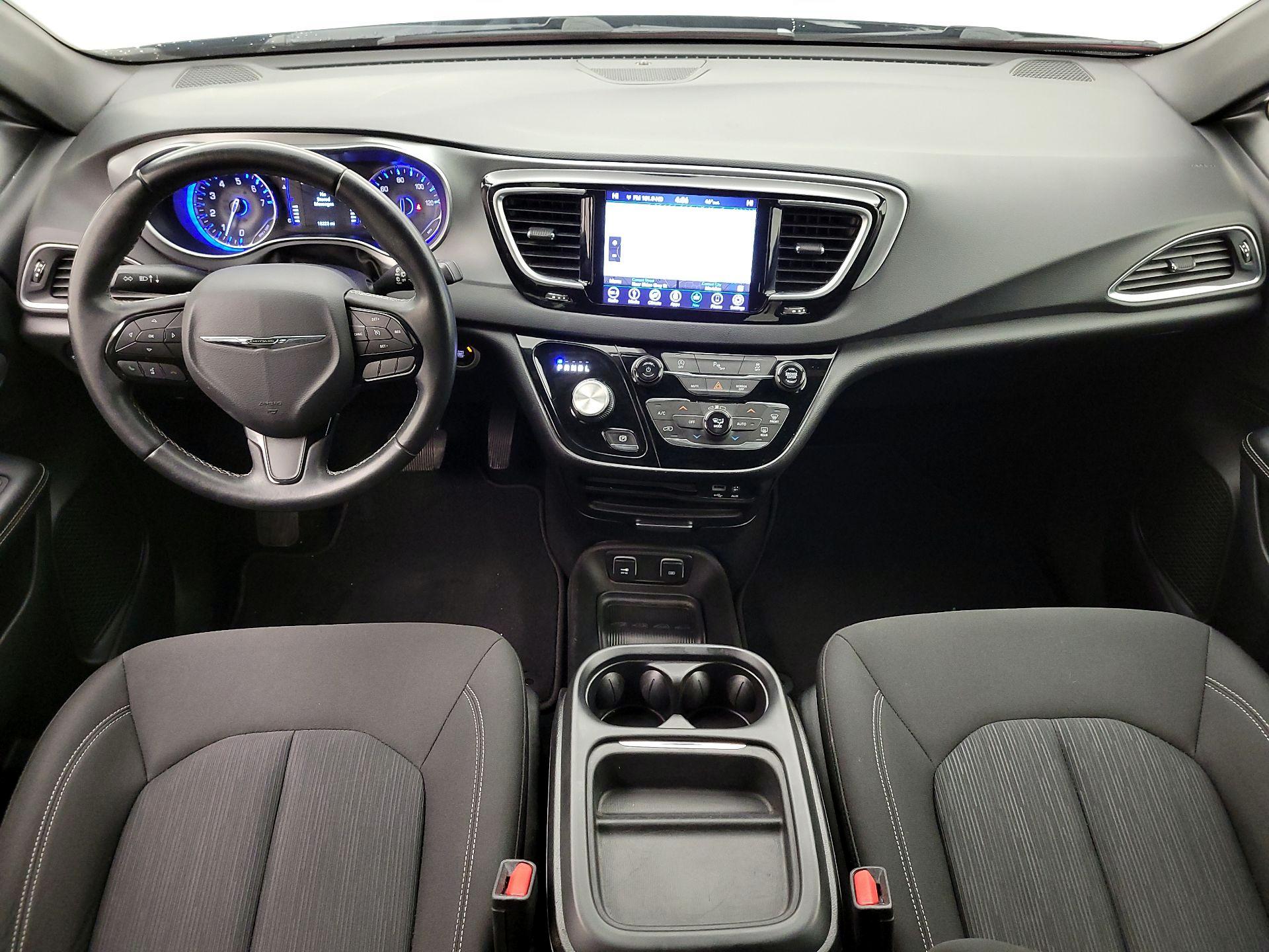 Thumbnail: 2018 Chrysler Pacifica - 9