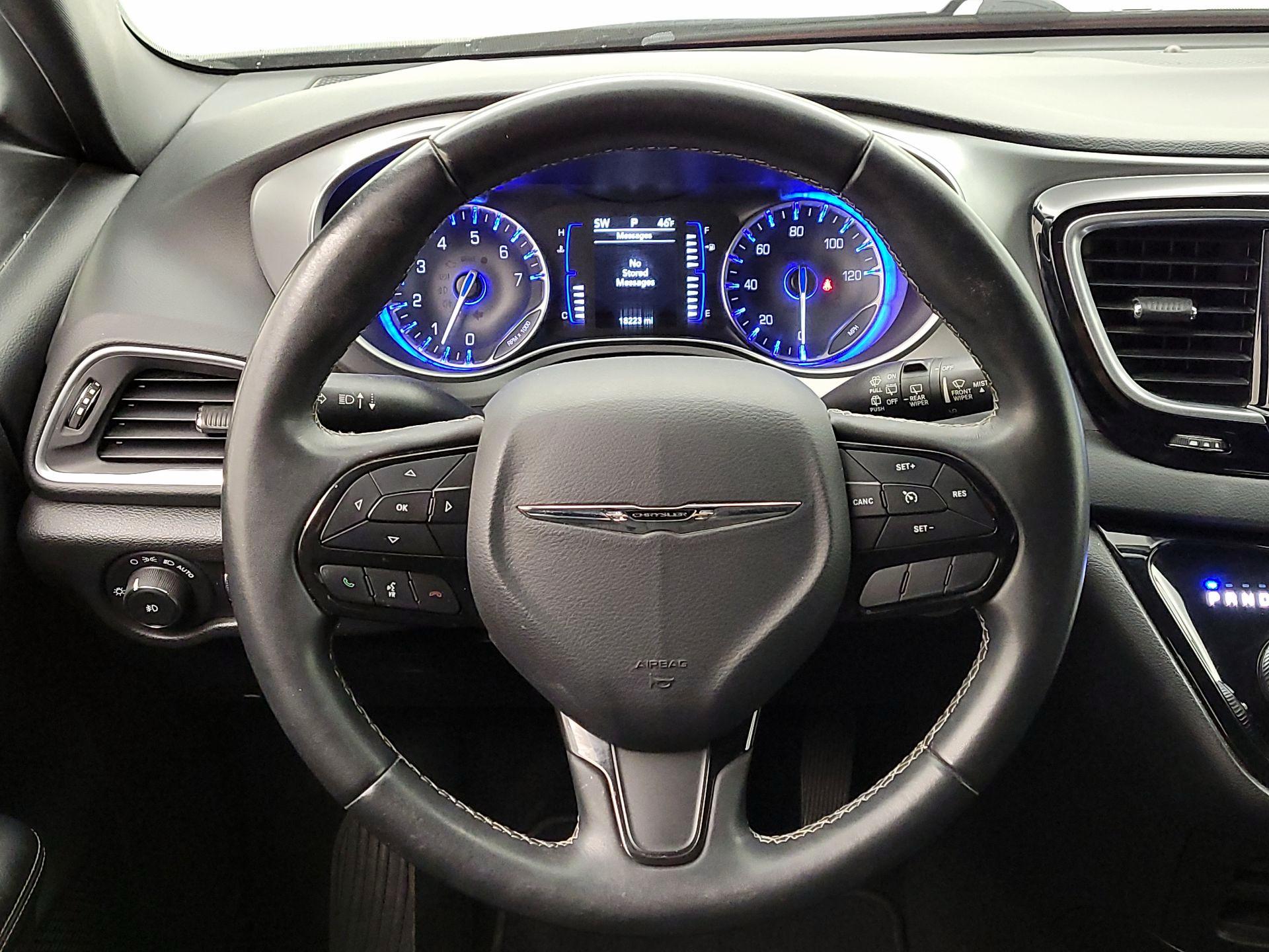 Thumbnail: 2018 Chrysler Pacifica - 10