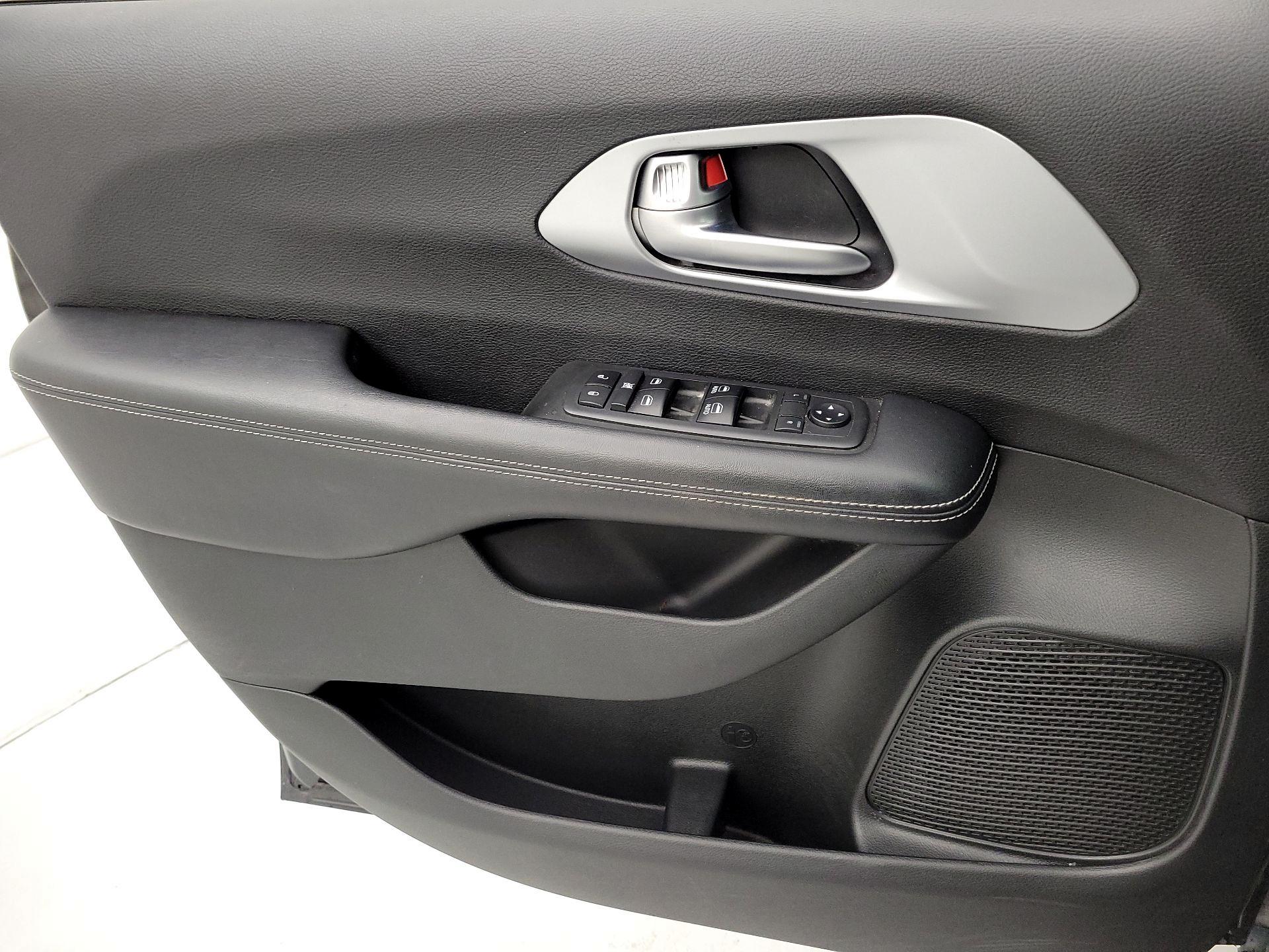 Thumbnail: 2018 Chrysler Pacifica - 12