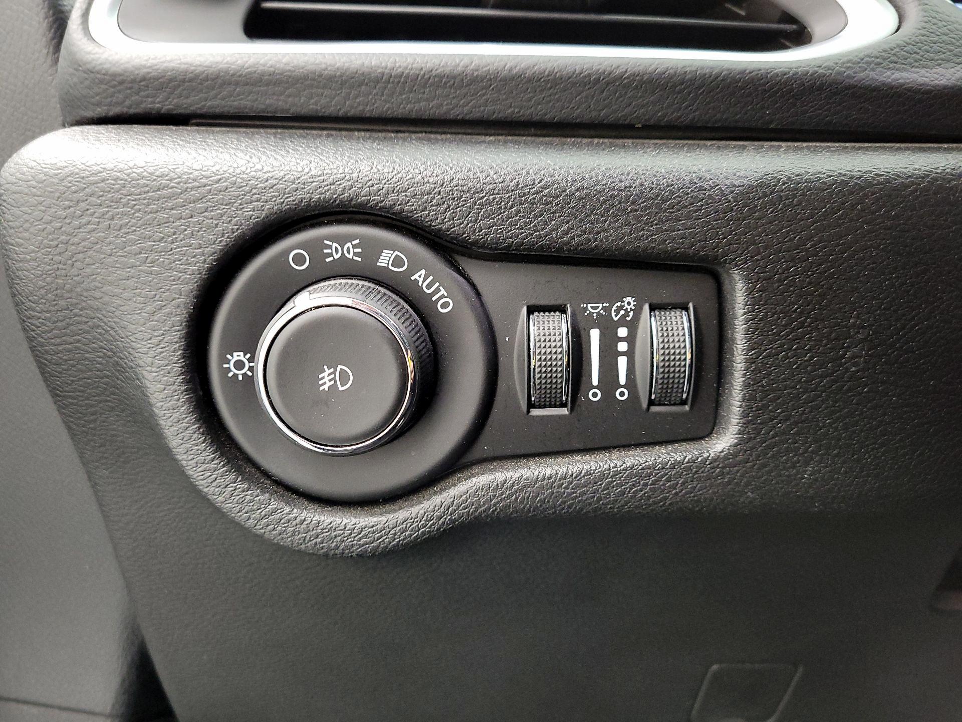 Thumbnail: 2018 Chrysler Pacifica - 13