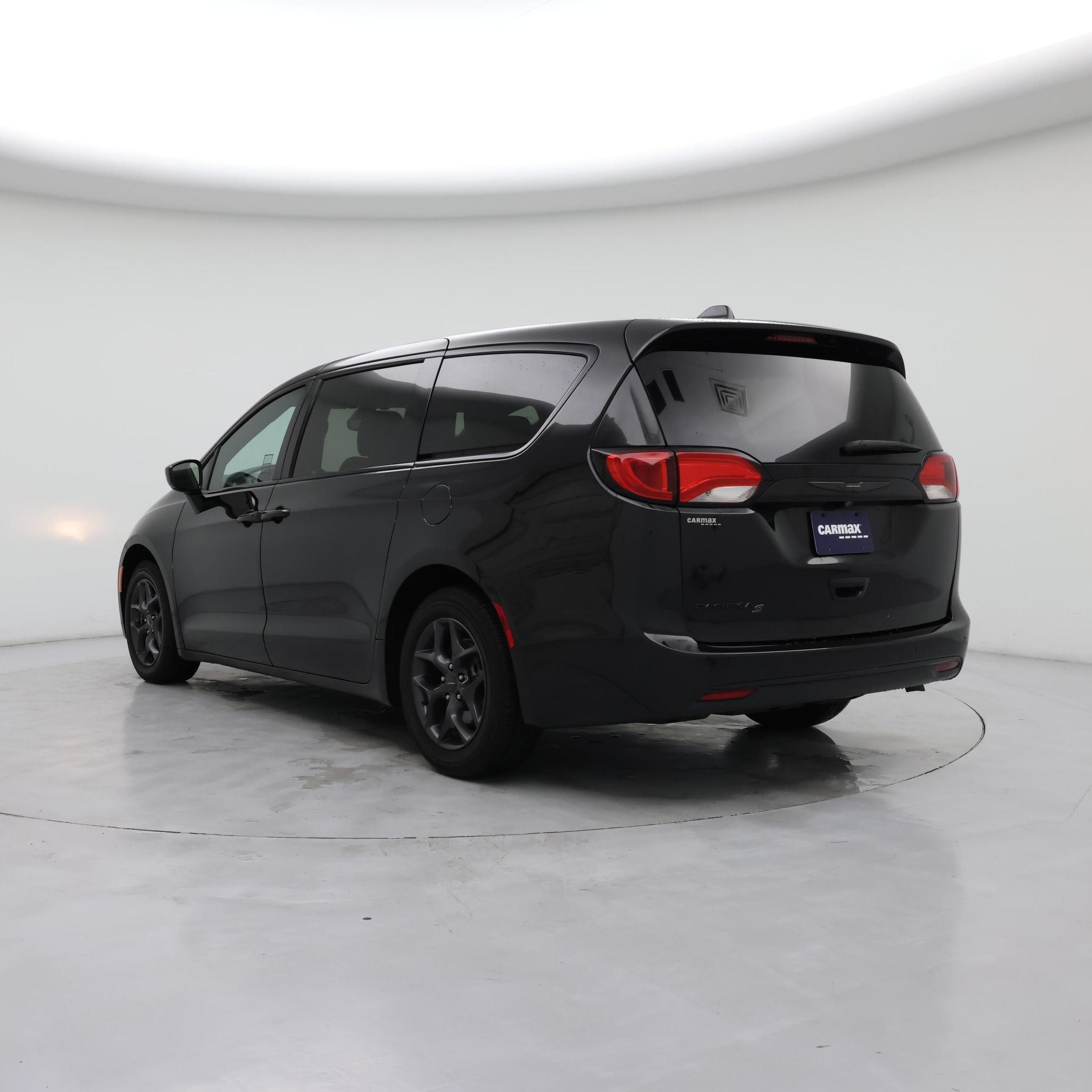 Thumbnail: 2018 Chrysler Pacifica - 2