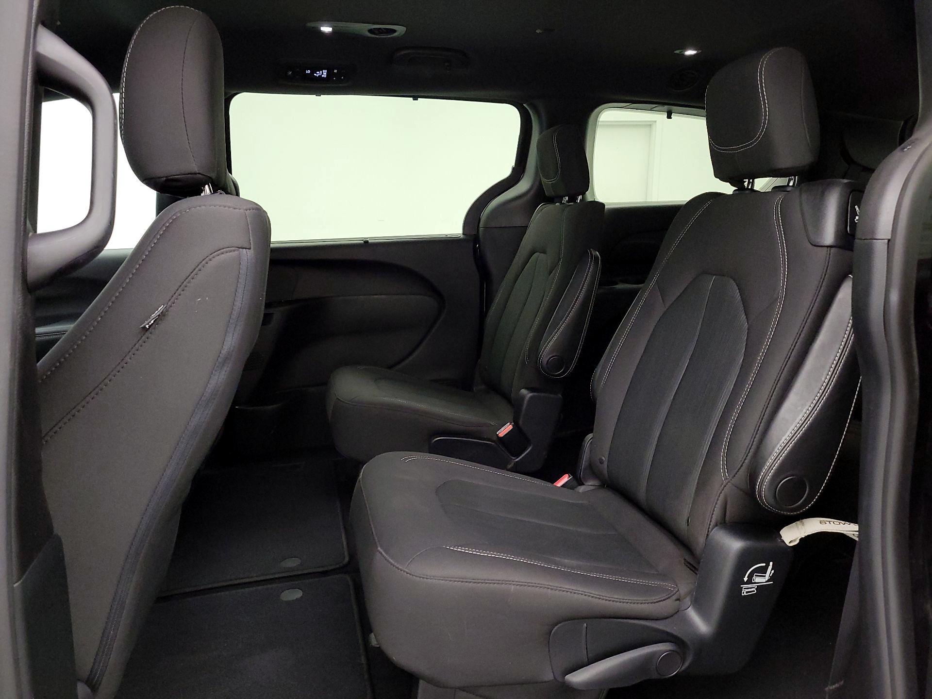 Thumbnail: 2018 Chrysler Pacifica - 20