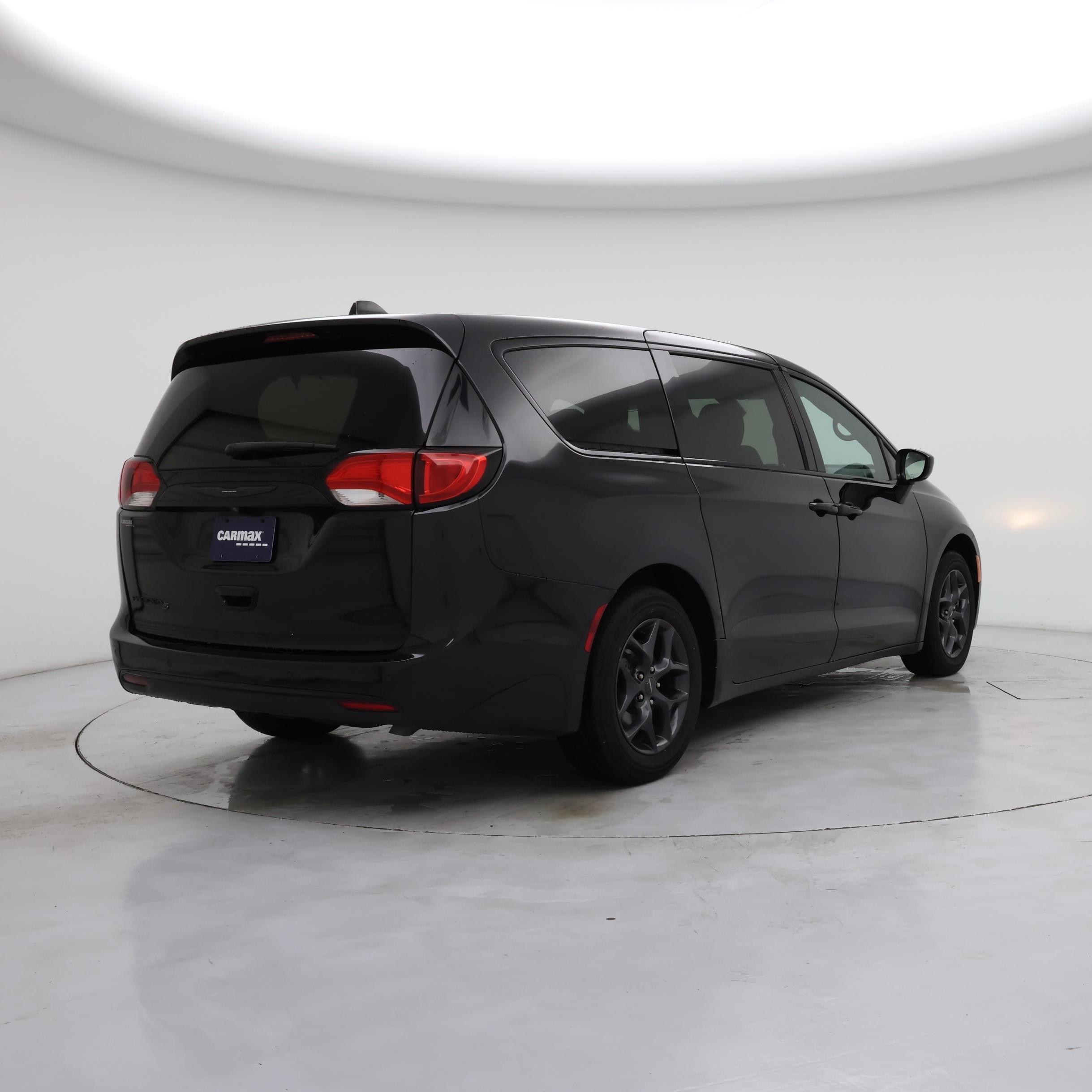 Thumbnail: 2018 Chrysler Pacifica - 8