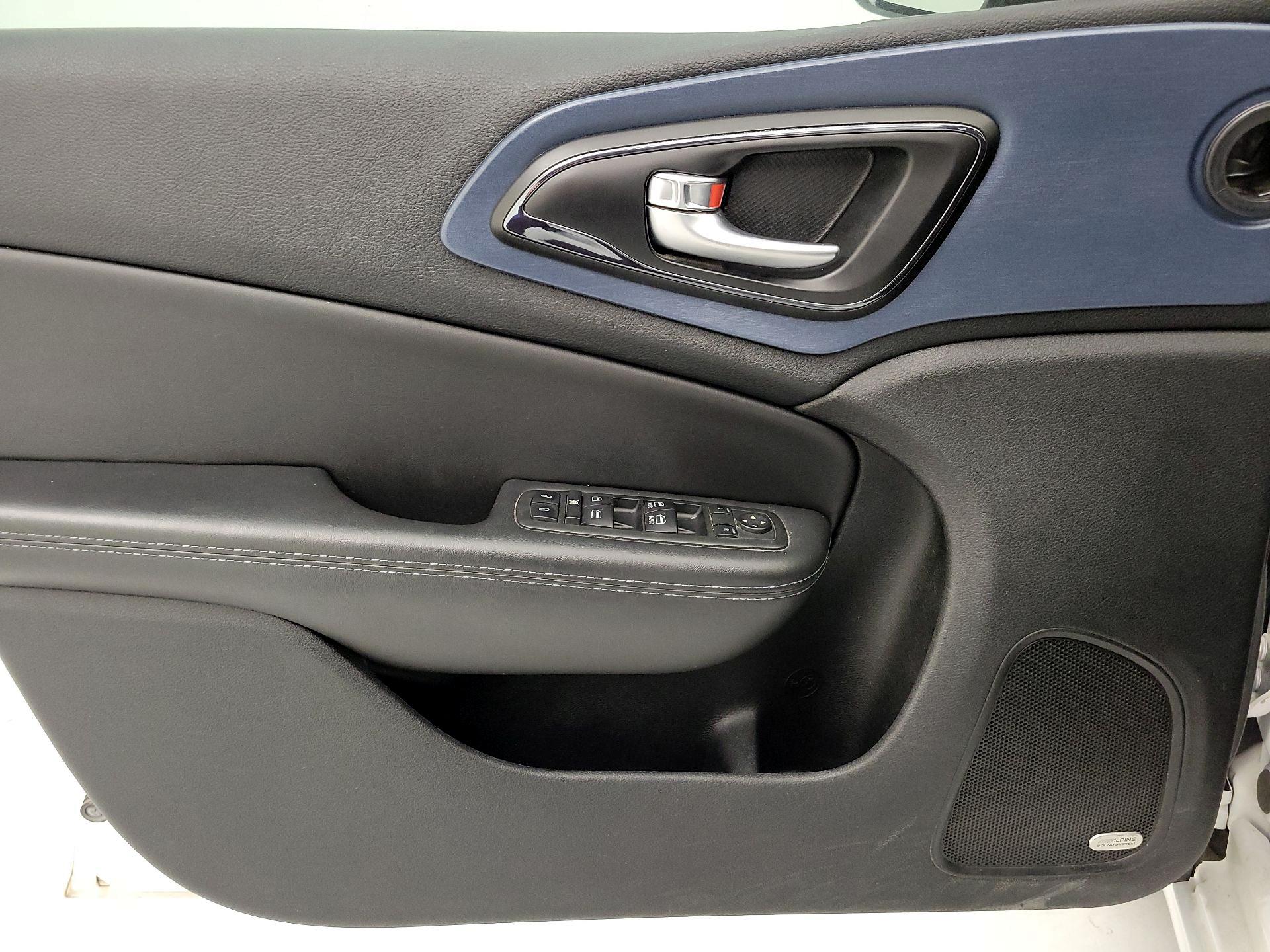 Thumbnail: 2015 Chrysler 200 - 12