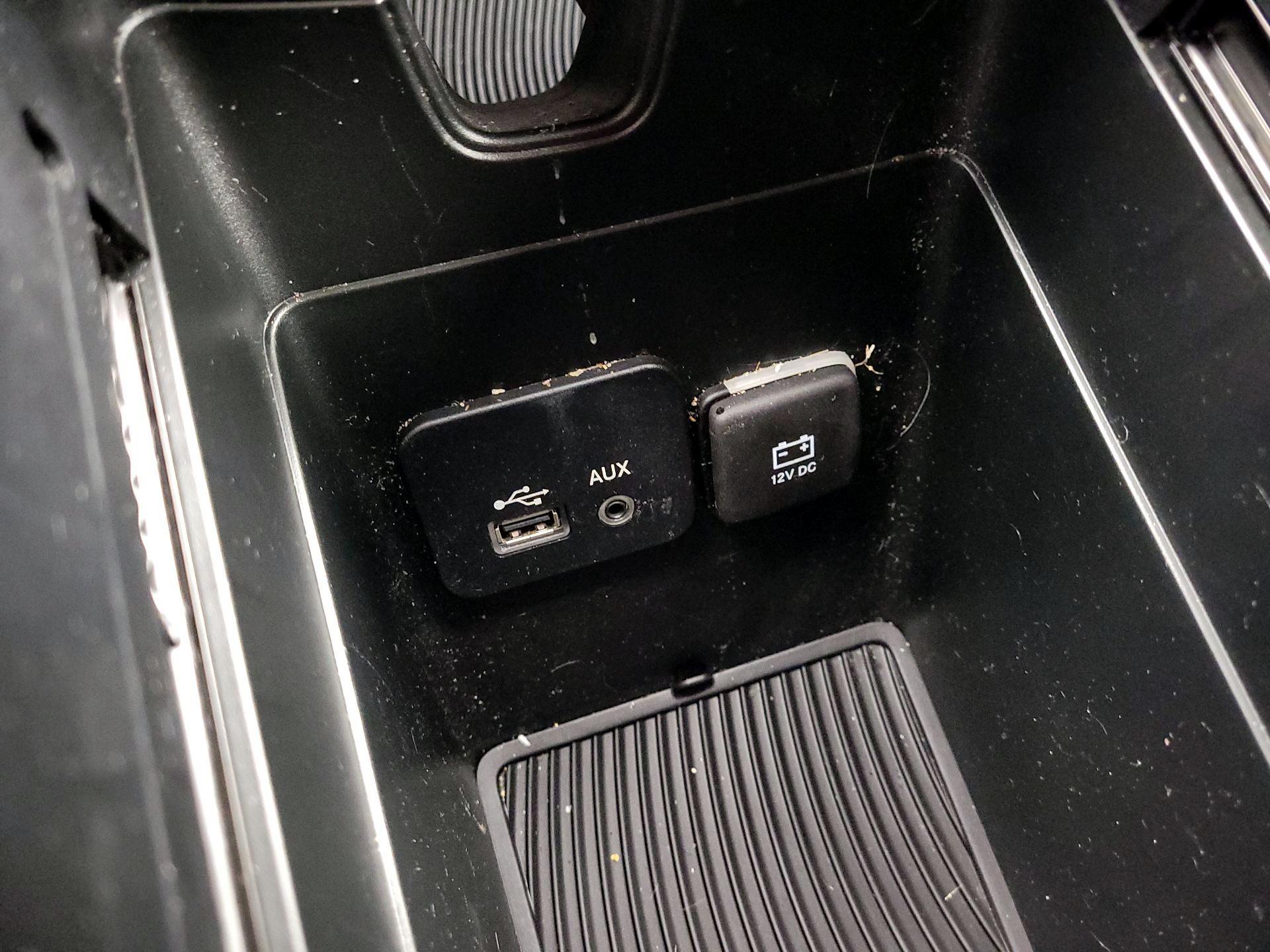 Thumbnail: 2015 Chrysler 200 - 19