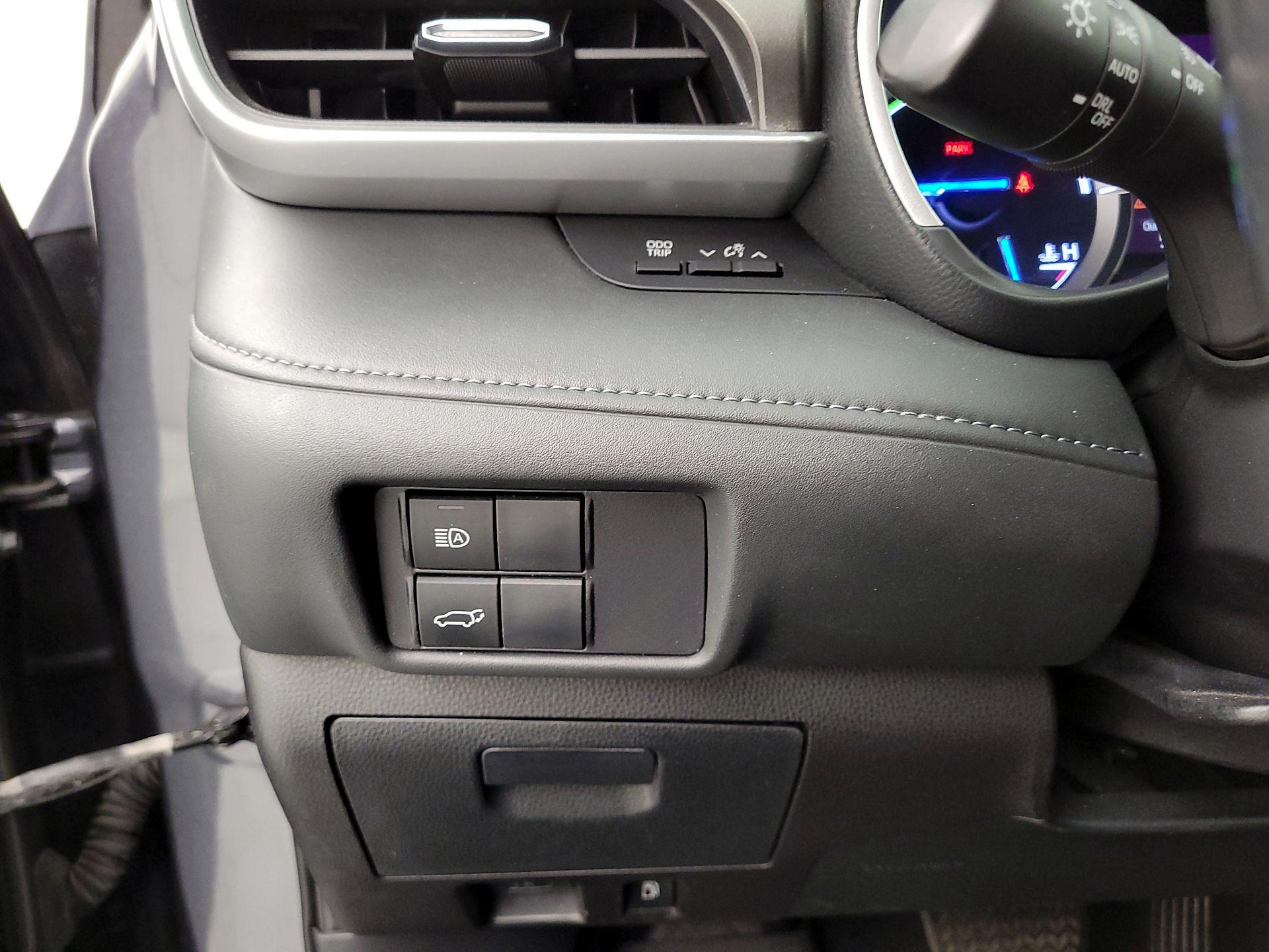 Thumbnail: 2020 Toyota Highlander - 13