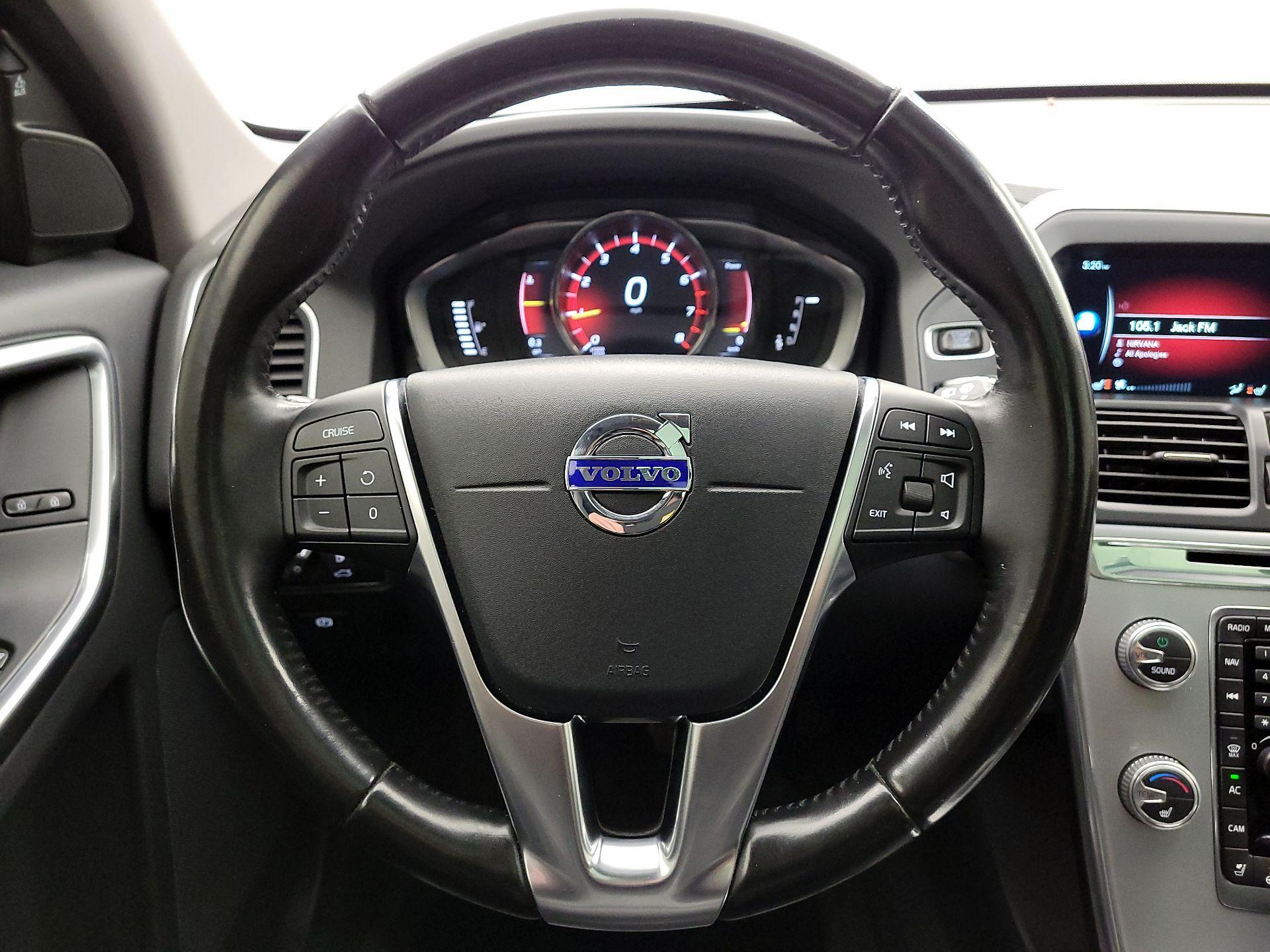 Thumbnail: 2017 Volvo XC60 - 10