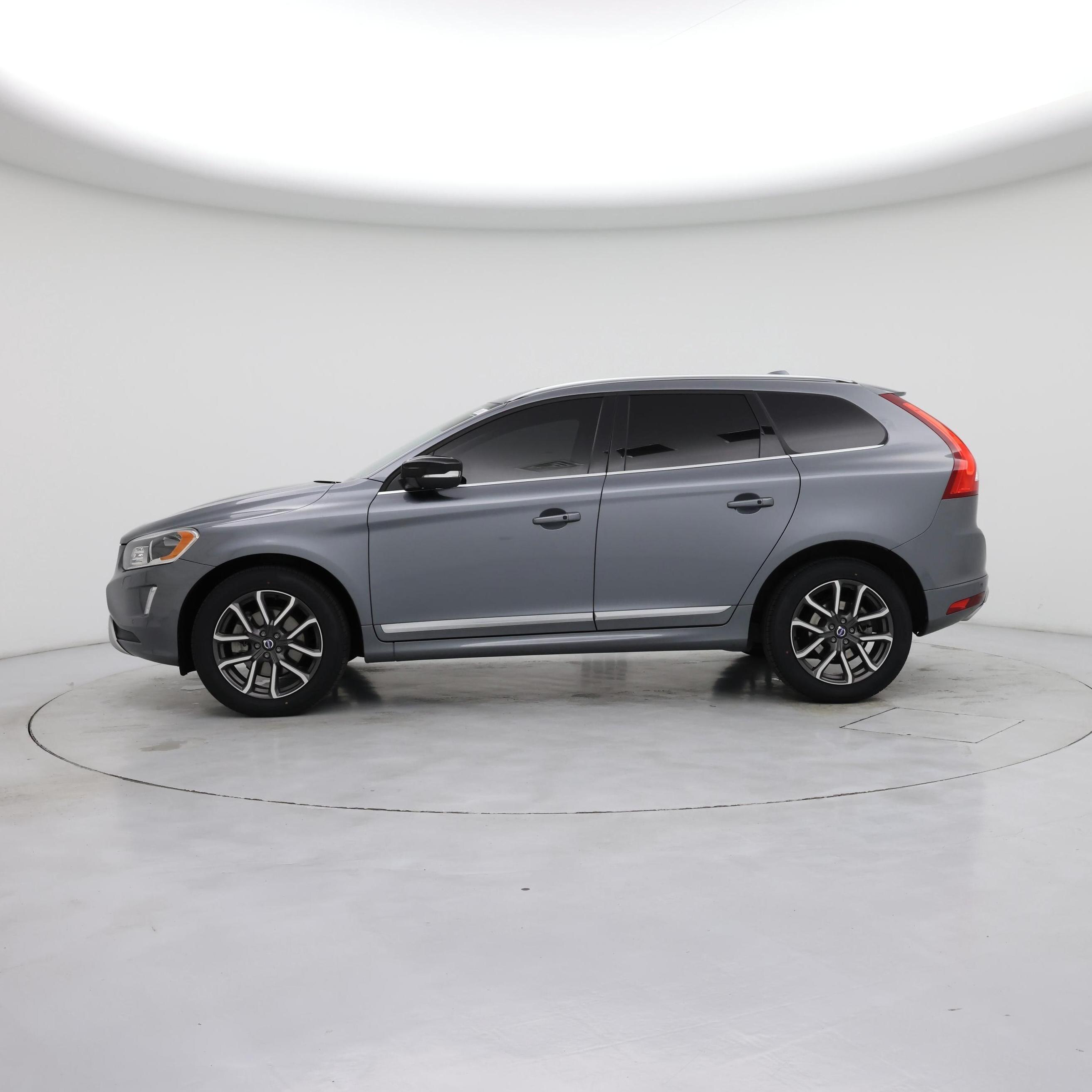 Thumbnail: 2017 Volvo XC60 - 3