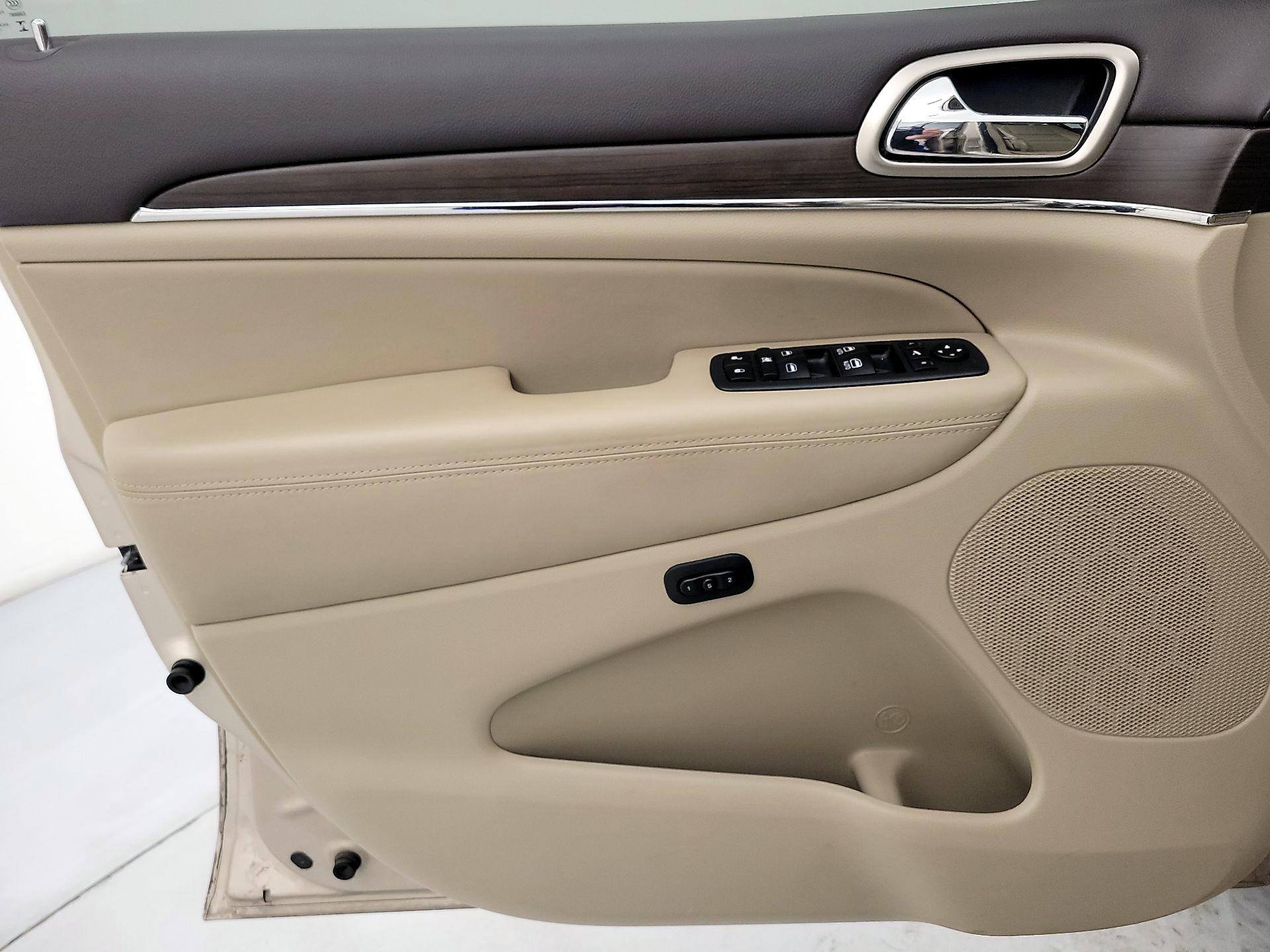 Thumbnail: 2014 Jeep Grand Cherokee - 12