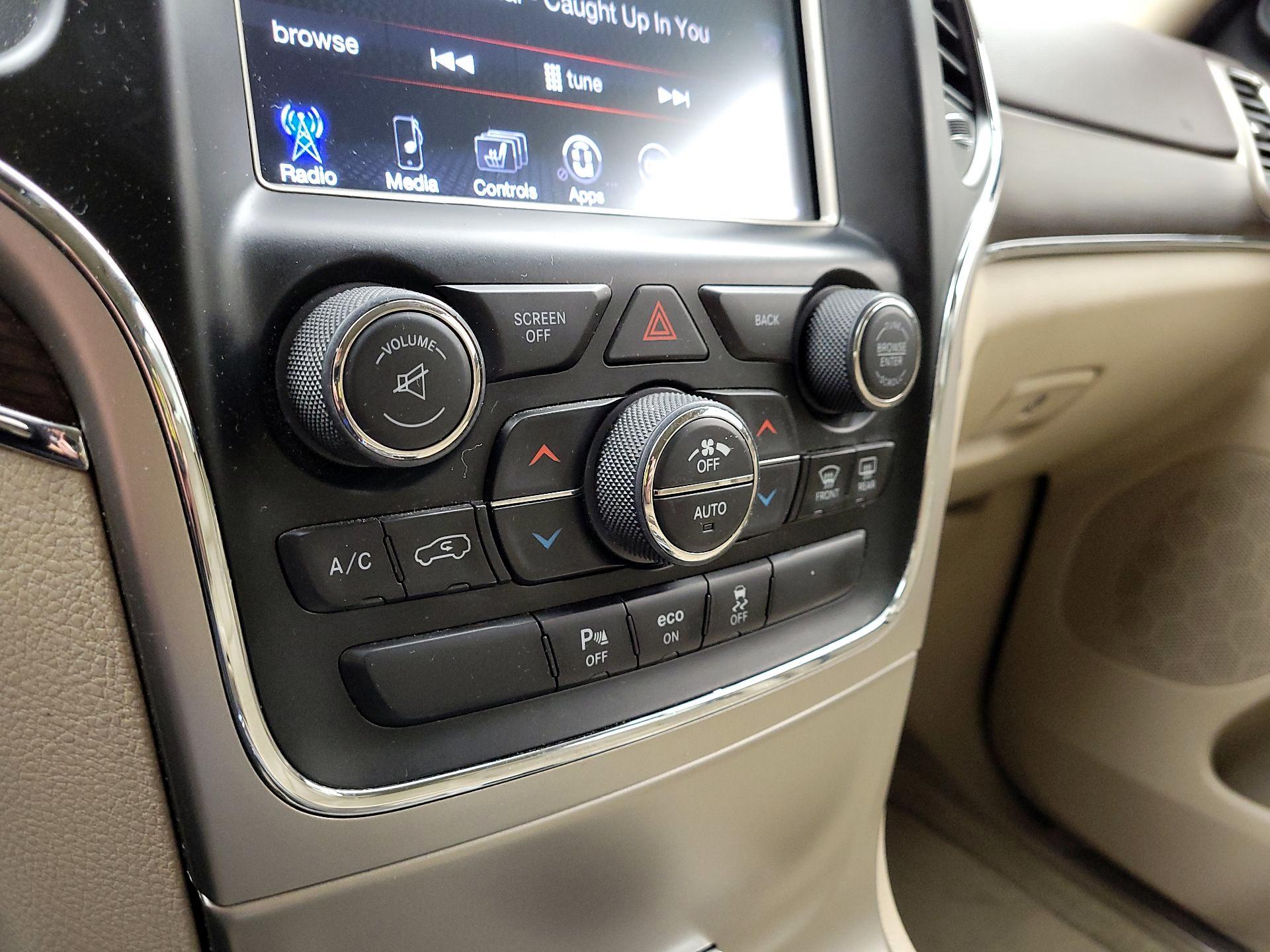 Thumbnail: 2014 Jeep Grand Cherokee - 17