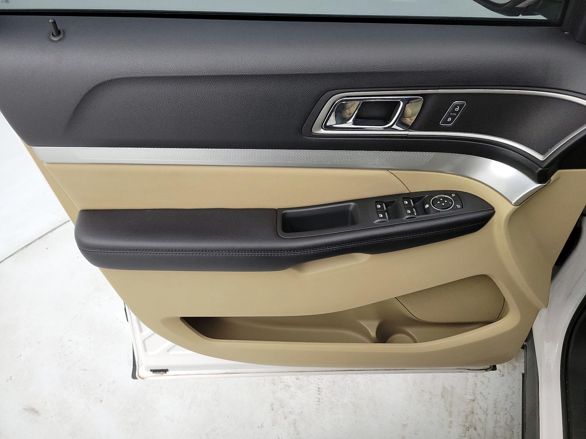 Thumbnail: 2016 Ford Explorer - 12